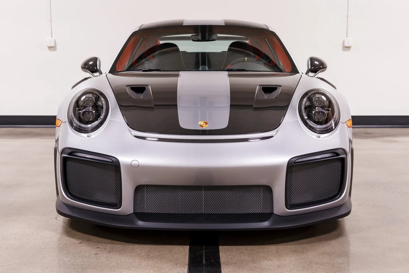 2018 Porsche 911 GT2 RS Weissach package verkauft von einem Fachhändler in Costa Mesa, Vereinigte Staaten, Foto 3 von 15