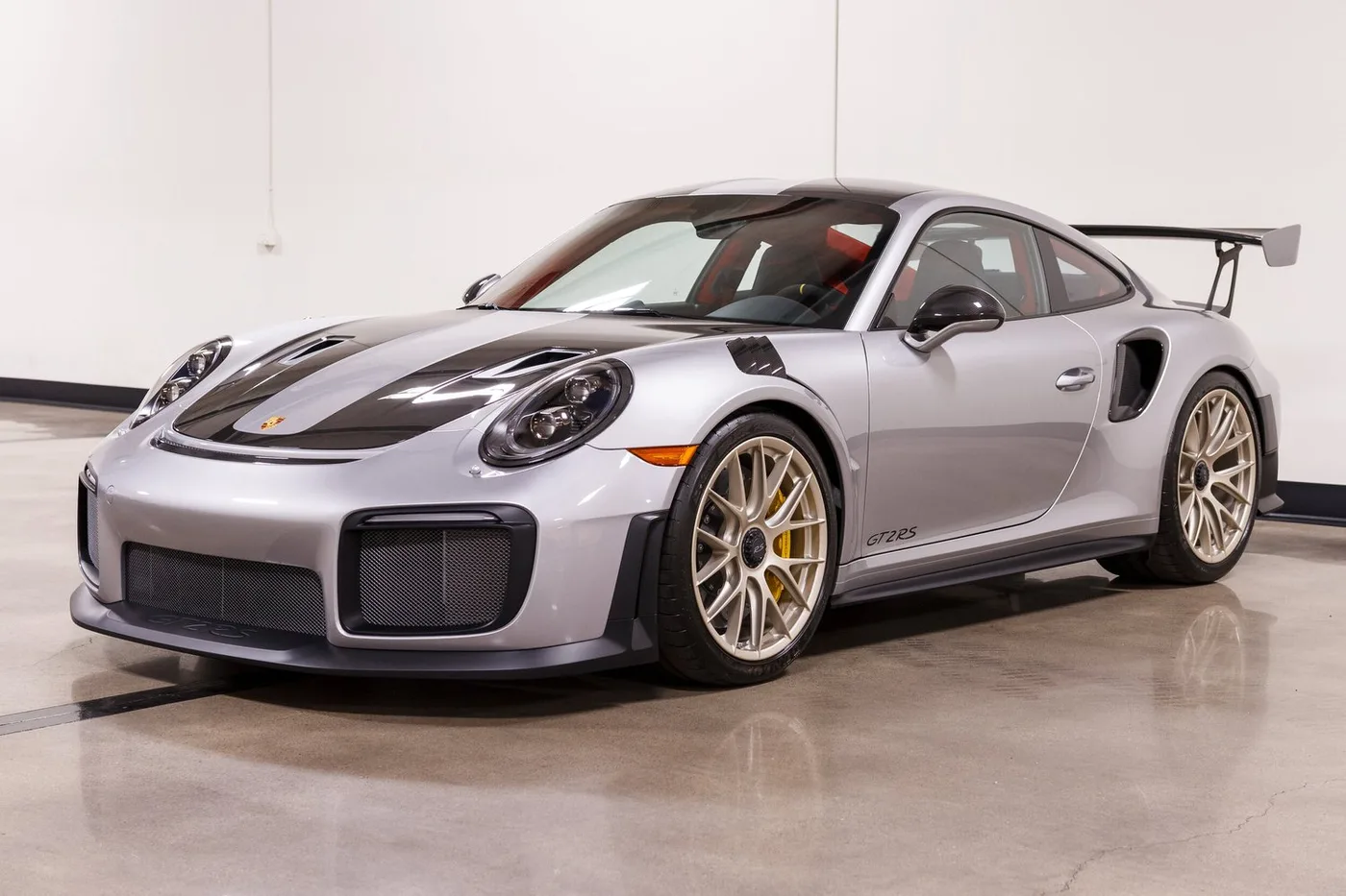 2018 Porsche 911 GT2 RS Weissach package verkauft von einem Fachhändler in Costa Mesa, Vereinigte Staaten, Foto 4 von 15