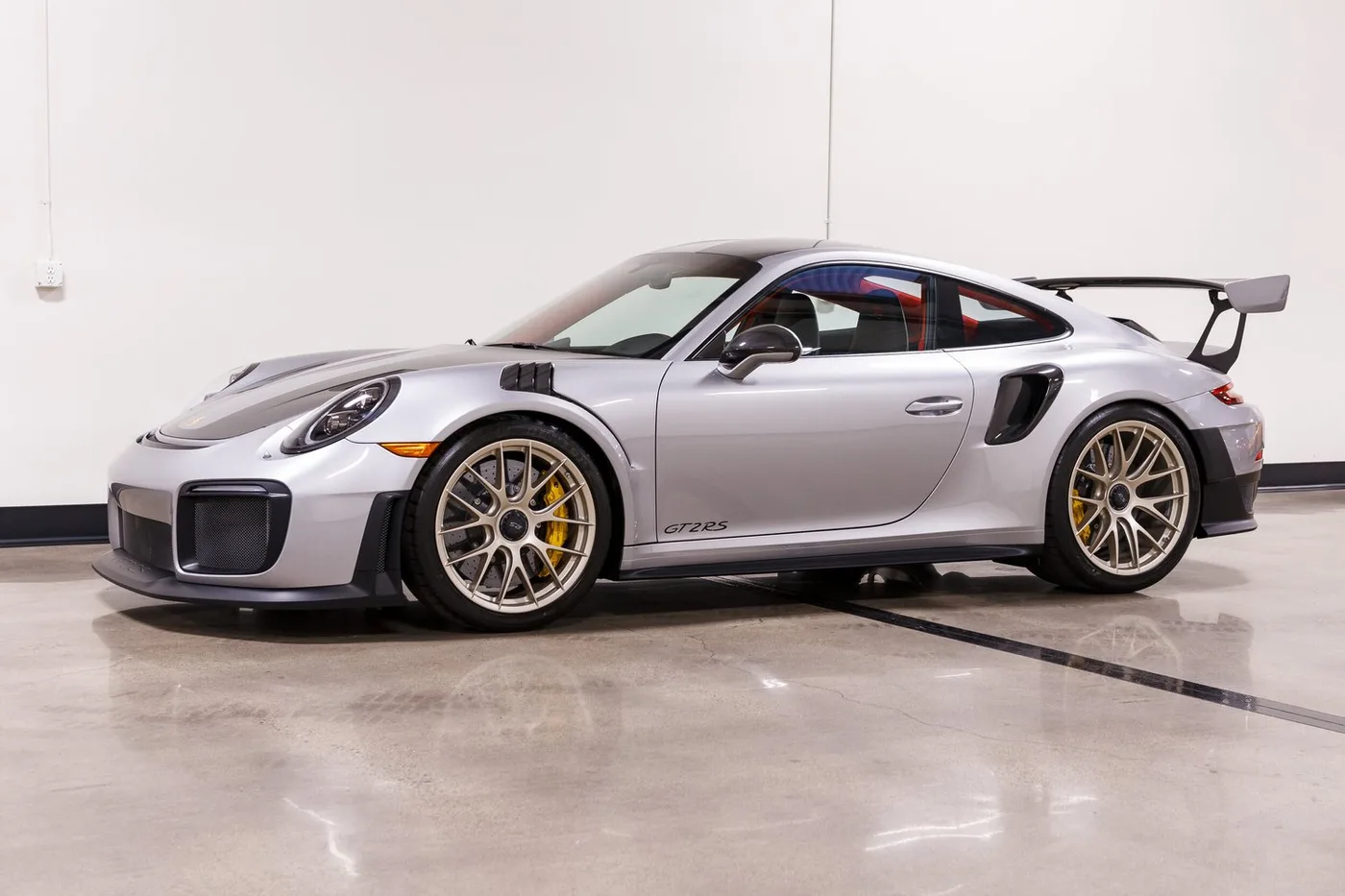 2018 Porsche 911 GT2 RS Weissach package verkauft von einem Fachhändler in Costa Mesa, Vereinigte Staaten, Foto 5 von 15