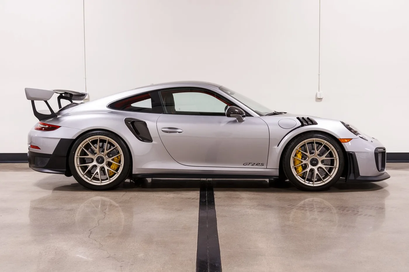 2018 Porsche 911 GT2 RS Weissach package verkauft von einem Fachhändler in Costa Mesa, Vereinigte Staaten, Foto 8 von 15