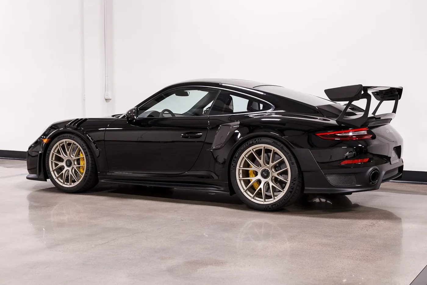 2018 Porsche 911 GT2 RS Weissach package verkauft von einem Fachhändler in Costa Mesa, Vereinigte Staaten, Foto 5 von 15