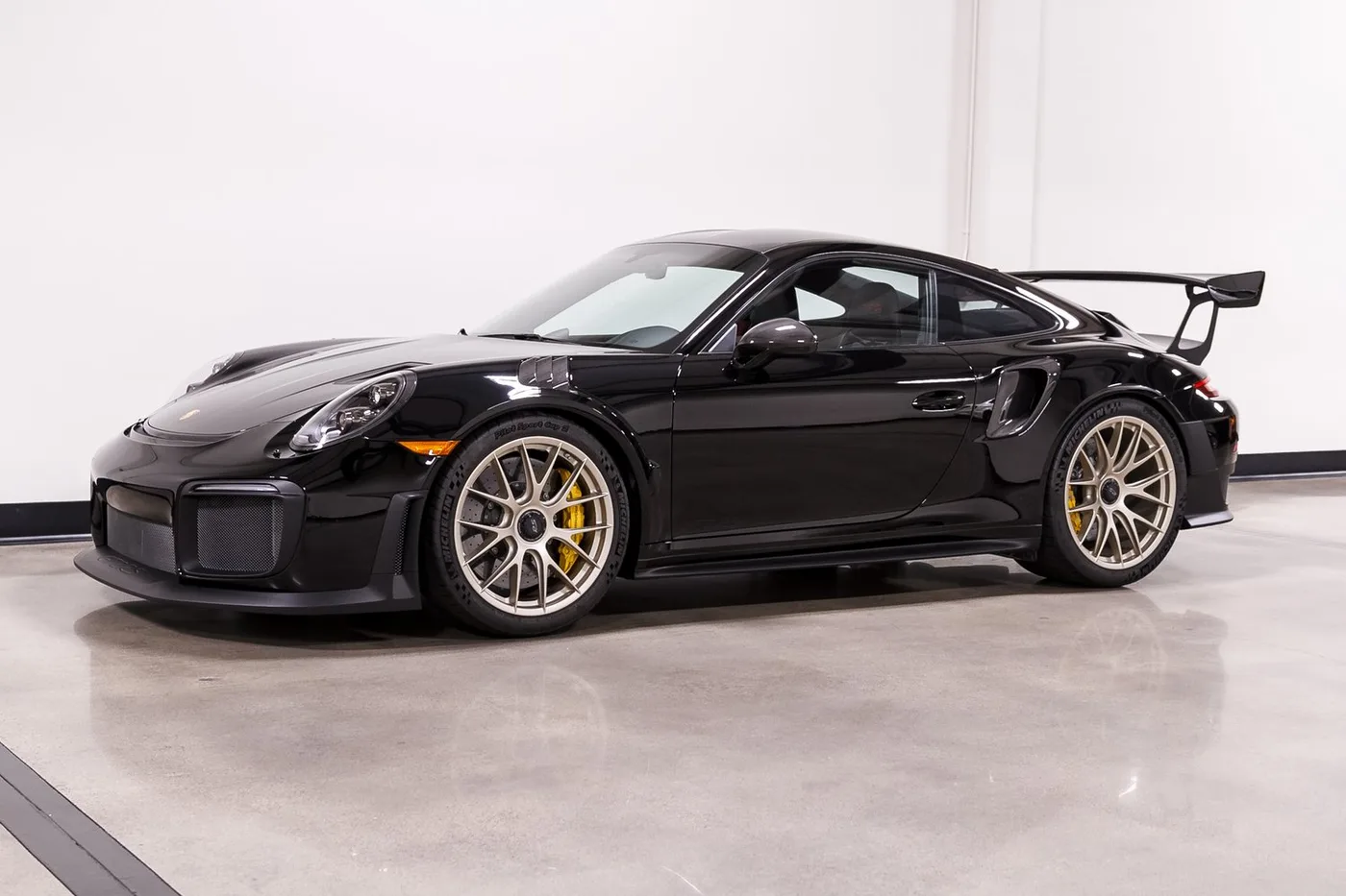 2018 Porsche 911 GT2 RS Weissach package verkauft von einem Fachhändler in Costa Mesa, Vereinigte Staaten, Foto 7 von 15