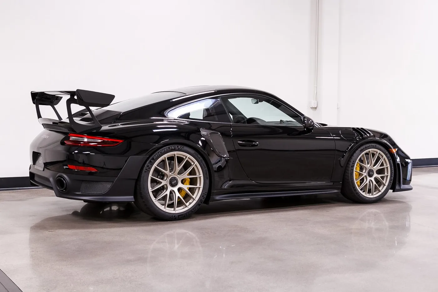 2018 Porsche 911 GT2 RS Weissach package verkauft von einem Fachhändler in Costa Mesa, Vereinigte Staaten, Foto 10 von 15