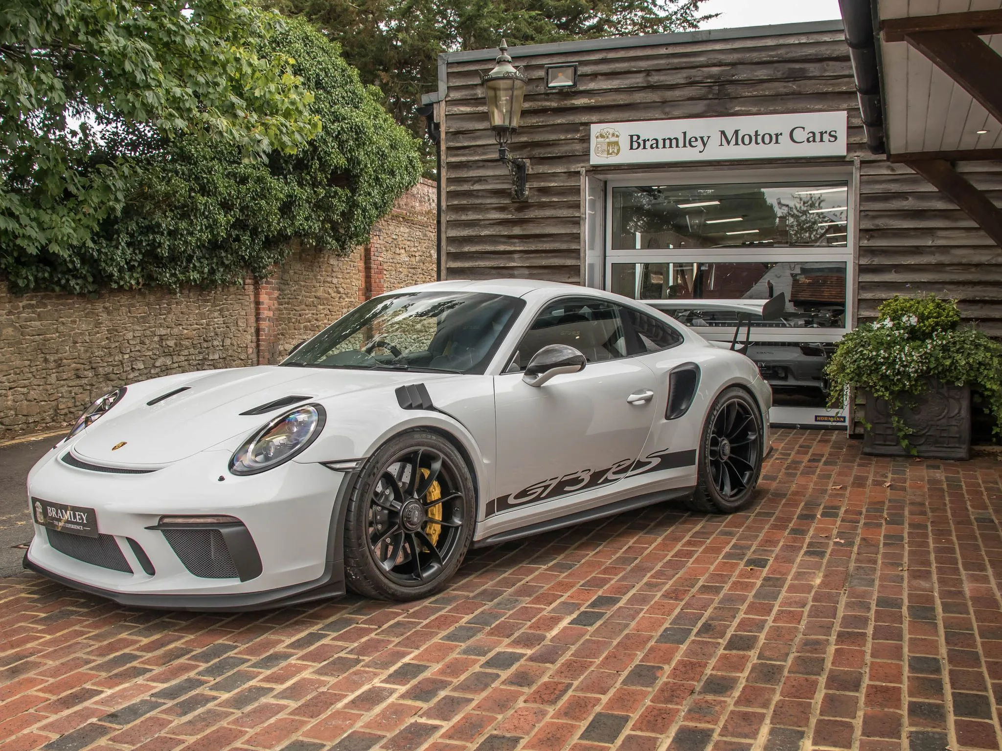 2018 Porsche 911 GT3 RS proposta da un concessionario specializzato a Bramley, Regno Unito, foto principale