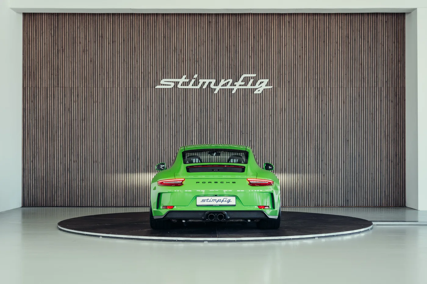 2018 Porsche 911 GT3 Touring offered by a collector car specialist in Stuttgart, Germany, photo 4 of 25