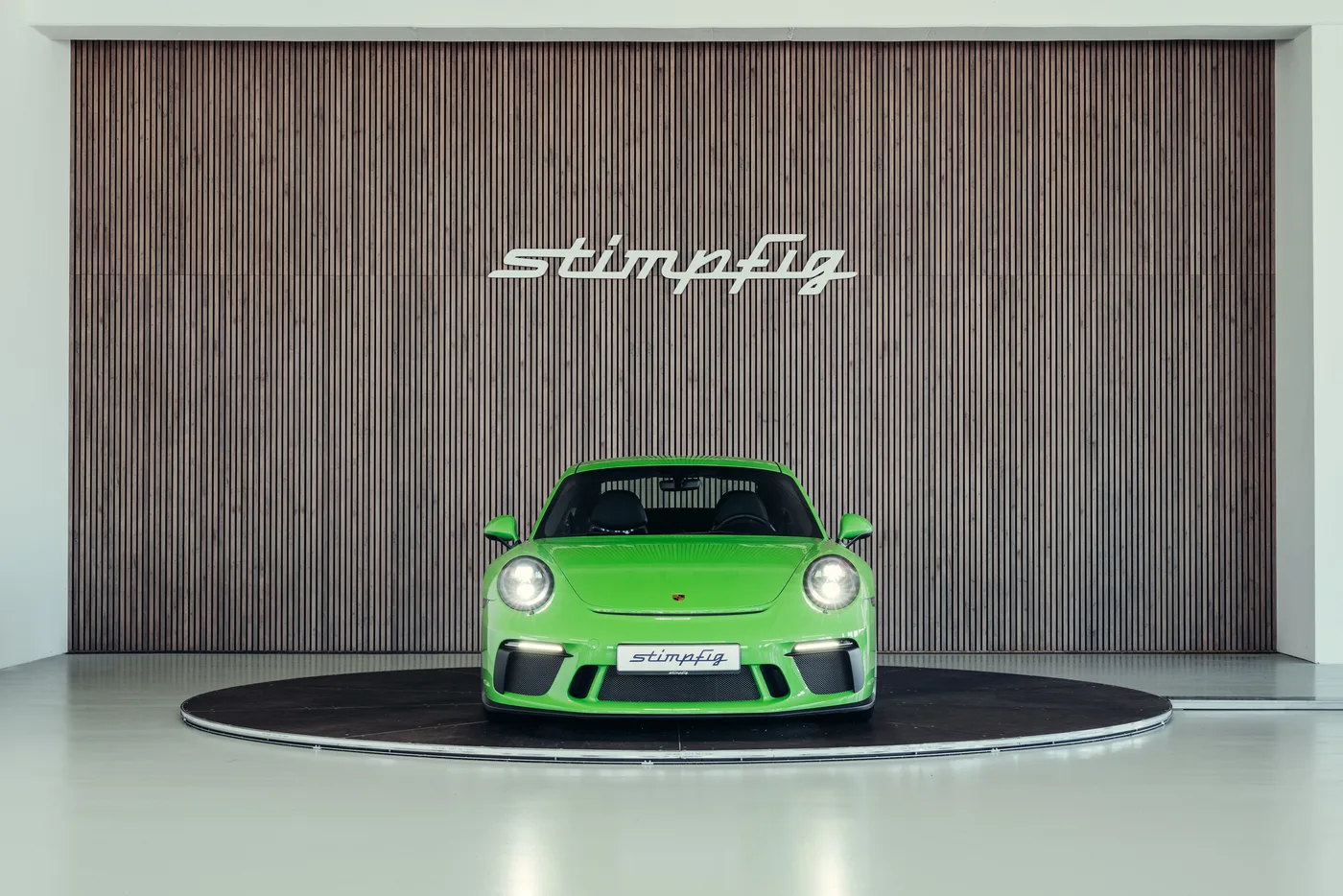 2018 Porsche 911 GT3 Touring offered by a collector car specialist in Stuttgart, Germany, photo 8 of 25
