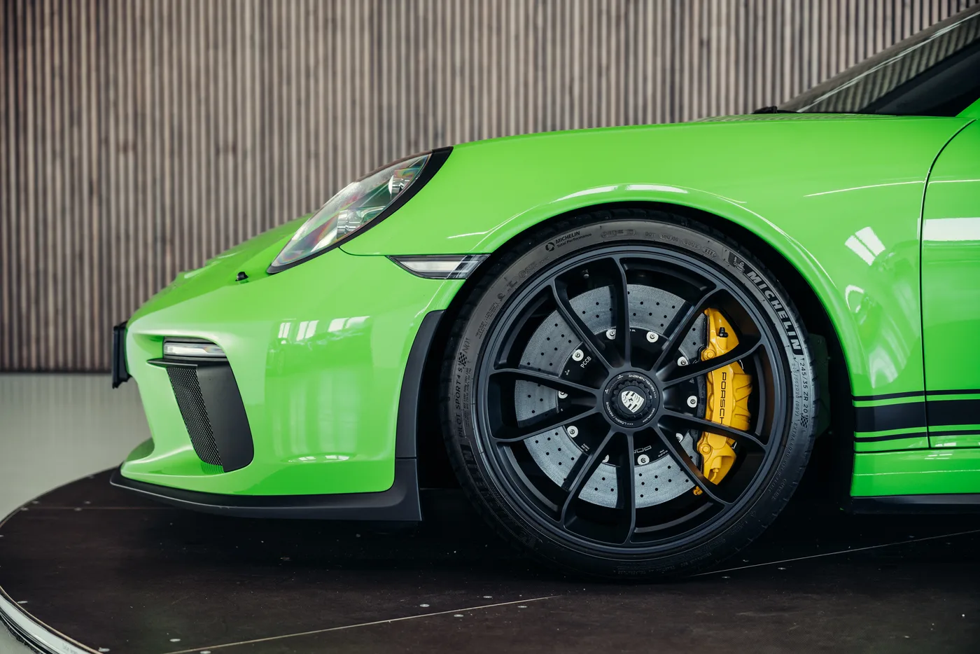 2018 Porsche 911 GT3 Touring offered by a collector car specialist in Stuttgart, Germany, photo 15 of 25