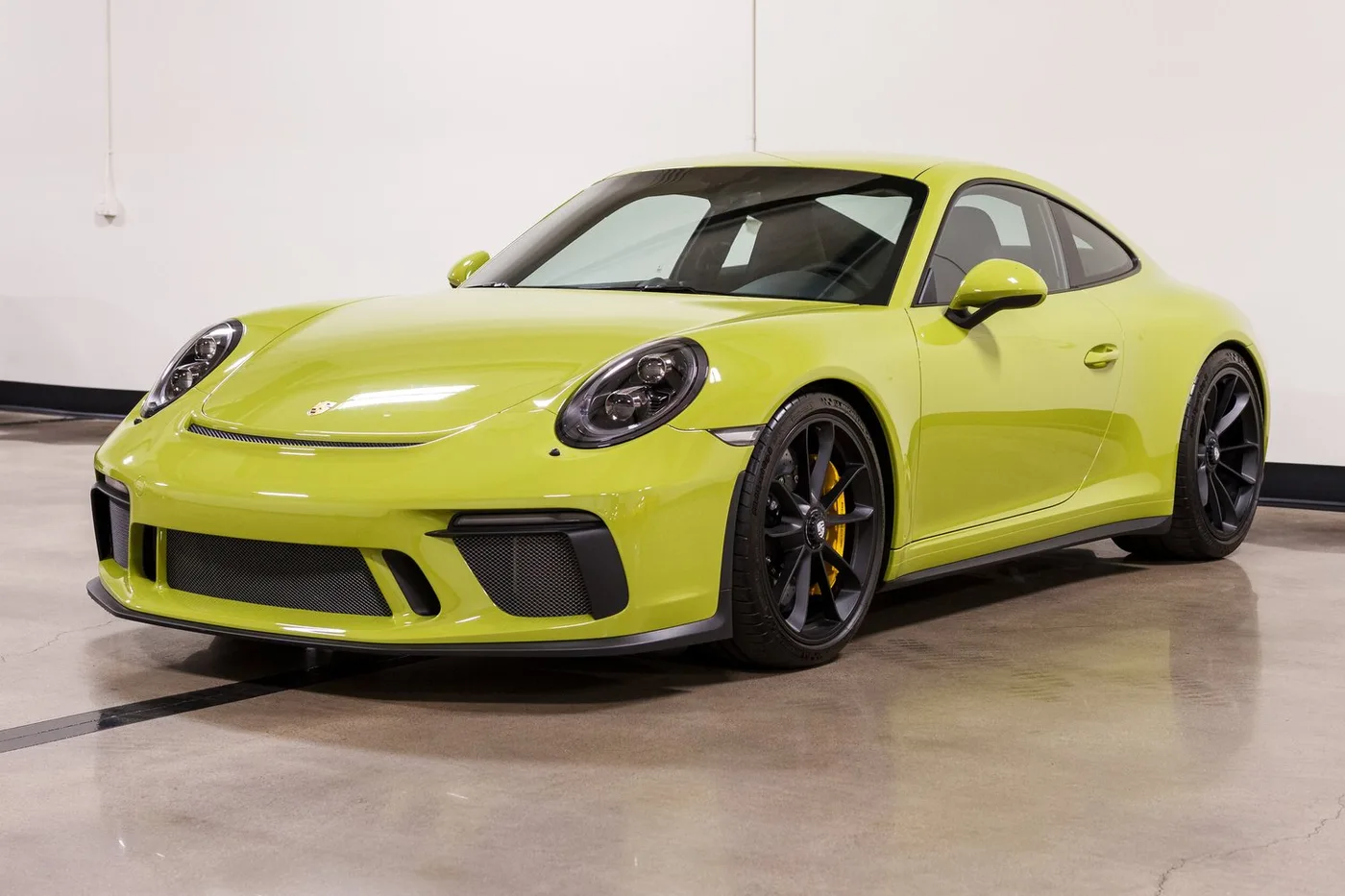 2018 Porsche 911 GT3 Touring sold by a specialist dealer in Costa Mesa, United States, photo 3 of 15