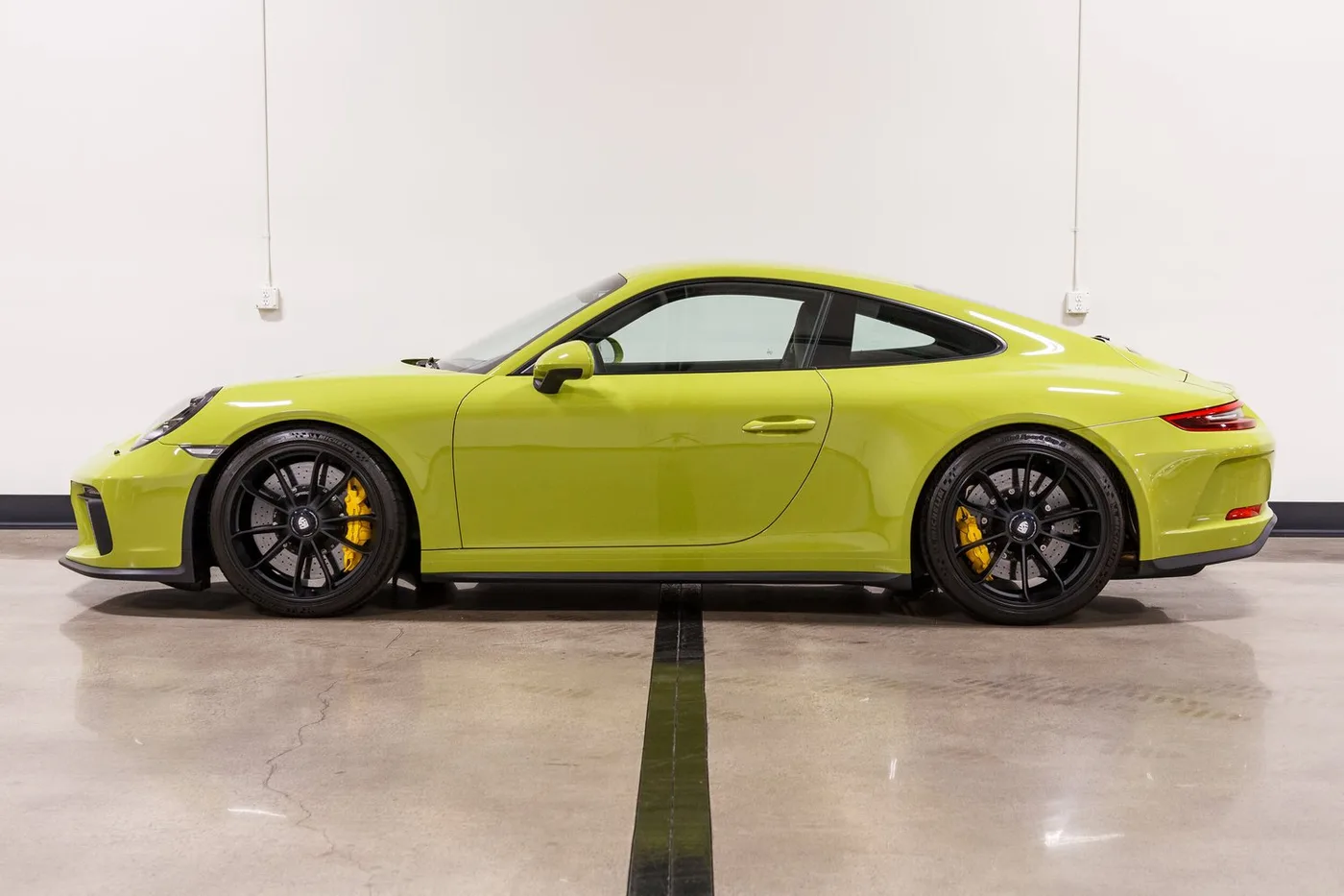 2018 Porsche 911 GT3 Touring sold by a specialist dealer in Costa Mesa, United States, photo 5 of 15