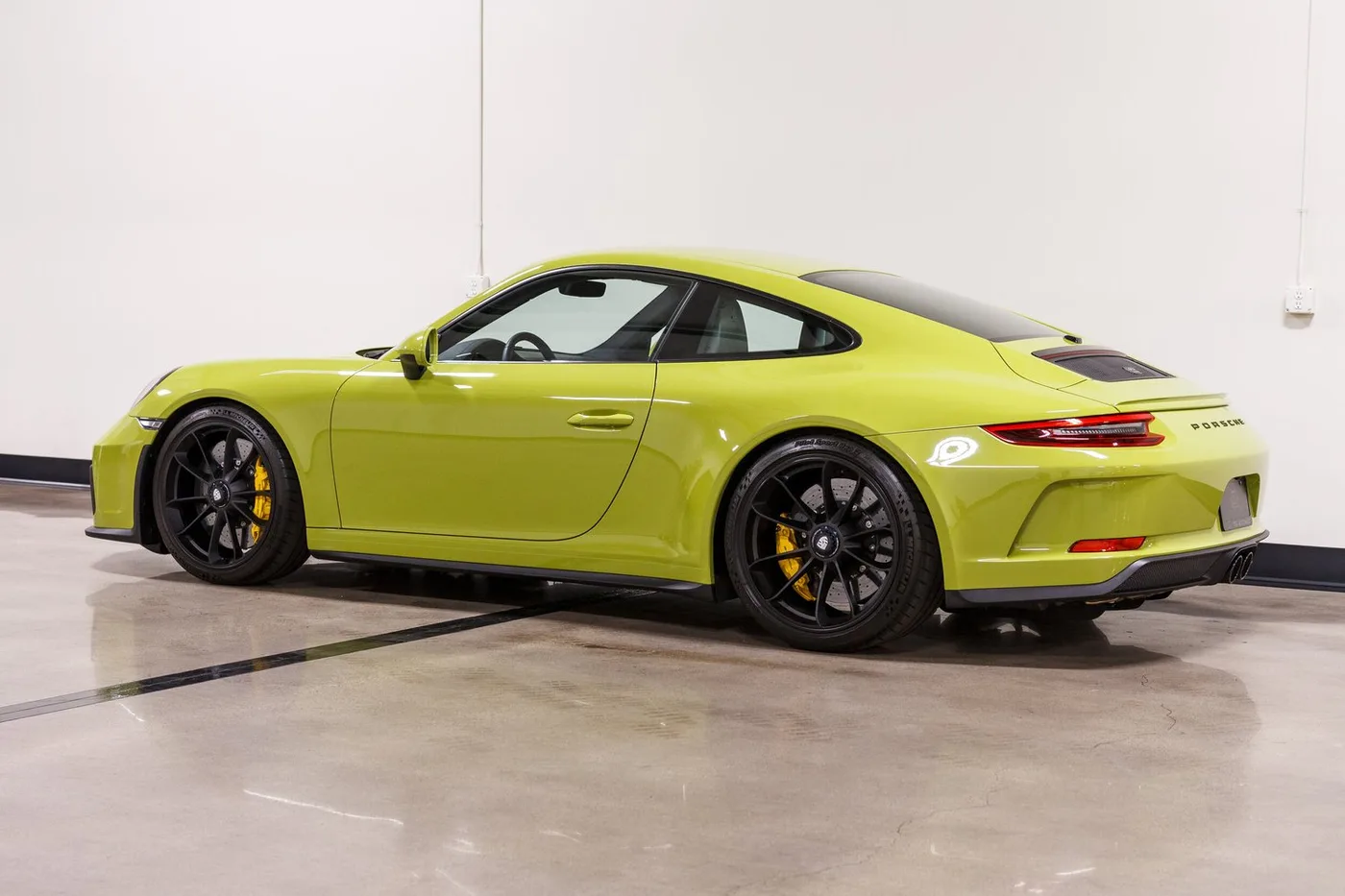 2018 Porsche 911 GT3 Touring sold by a specialist dealer in Costa Mesa, United States, photo 6 of 15