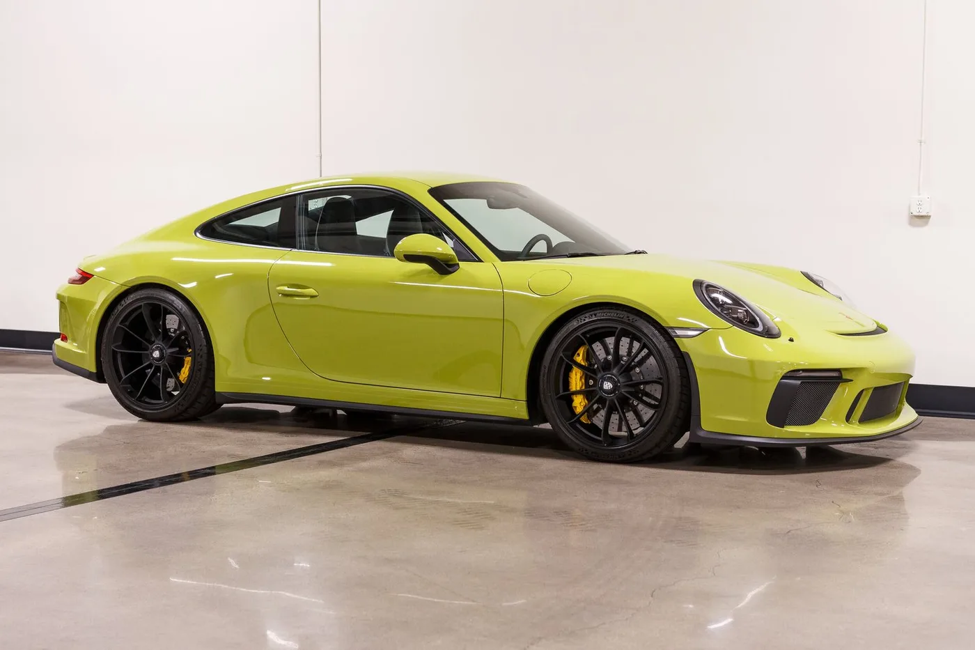 2018 Porsche 911 GT3 Touring sold by a specialist dealer in Costa Mesa, United States, photo 9 of 15
