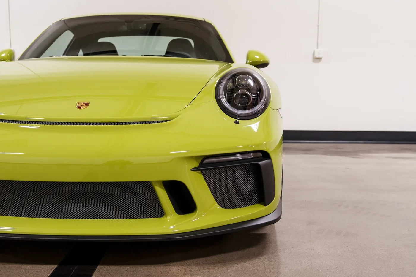 2018 Porsche 911 GT3 Touring sold by a specialist dealer in Costa Mesa, United States, photo 13 of 15