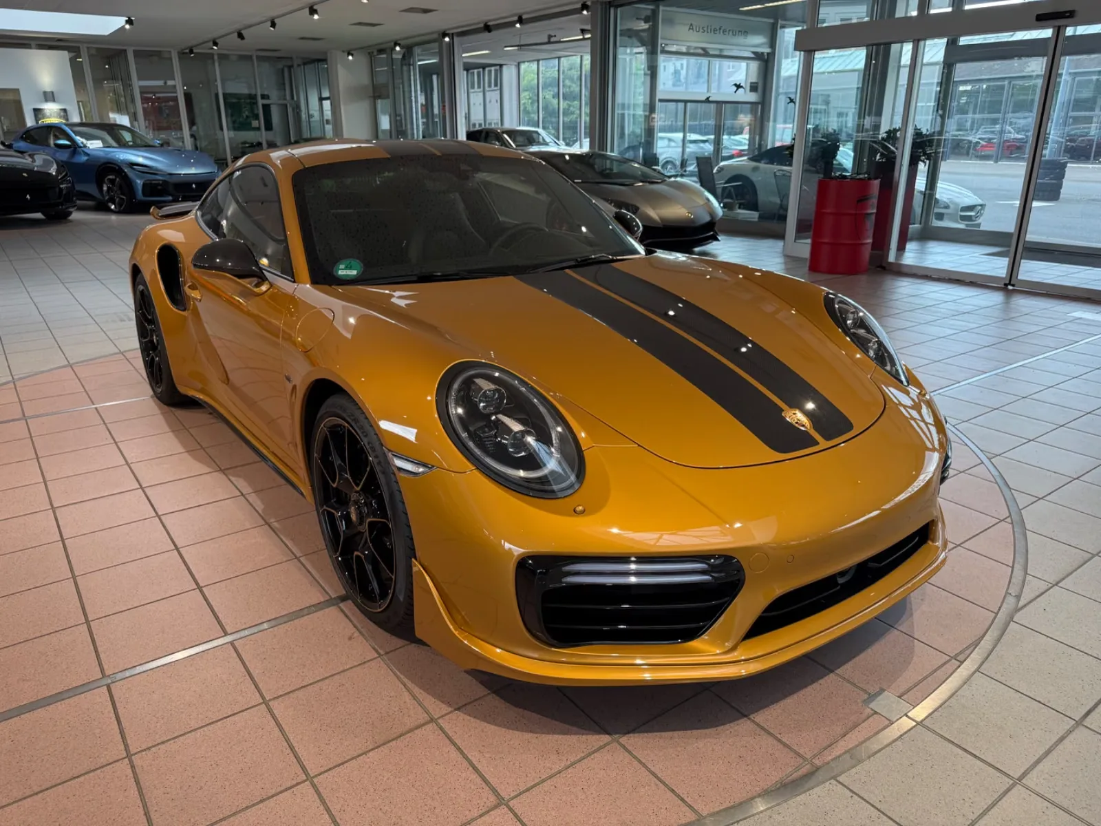 2018 Porsche 911 Turbo S Exclusive Series proposée par un concessionnaire spécialisé à Hannover, Allemagne, photo principale