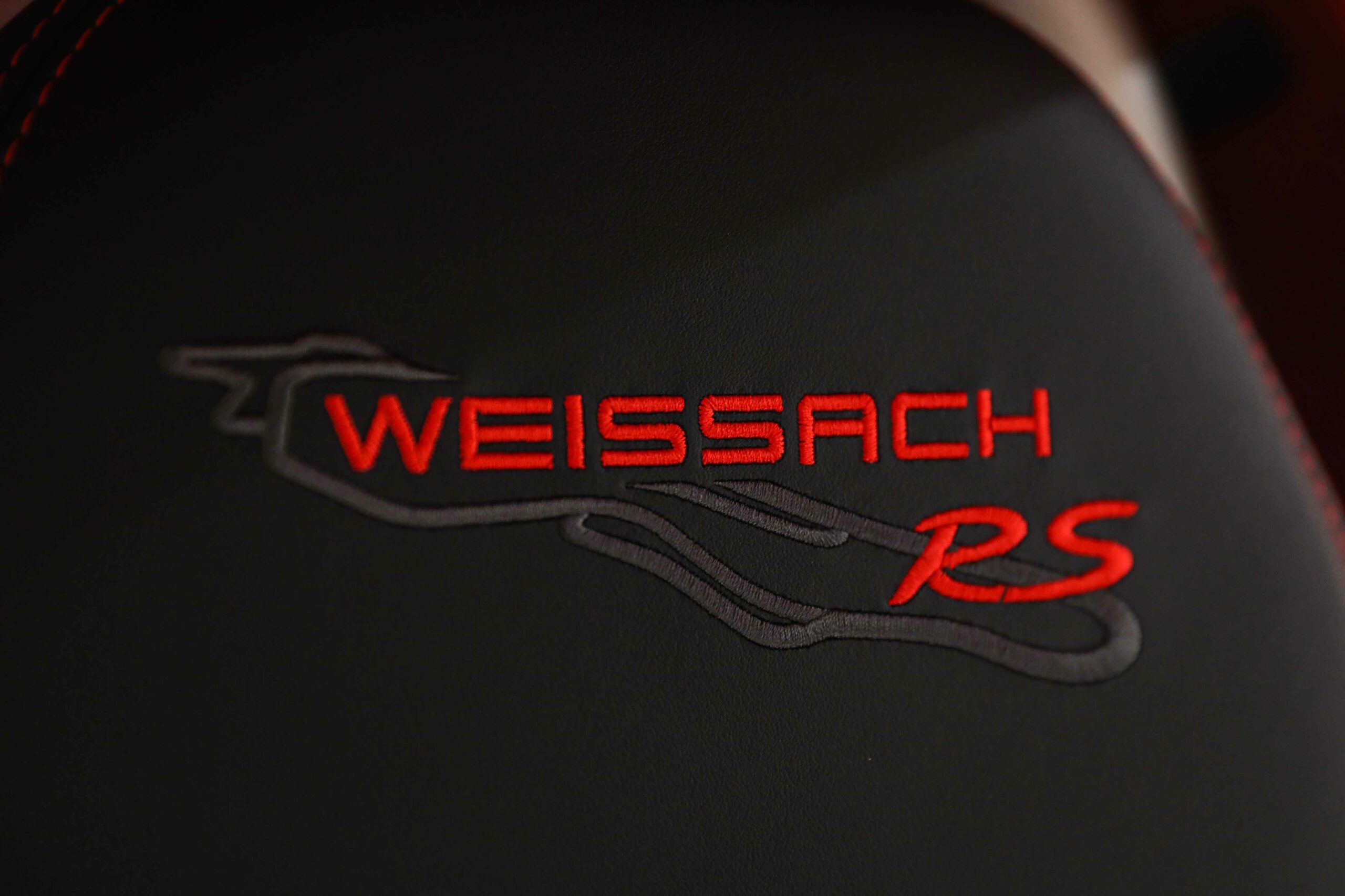 2018 Porsche 911 GT2 RS Weissach package offered by a specialist dealer in Milan, Italy, photo 3 of 20