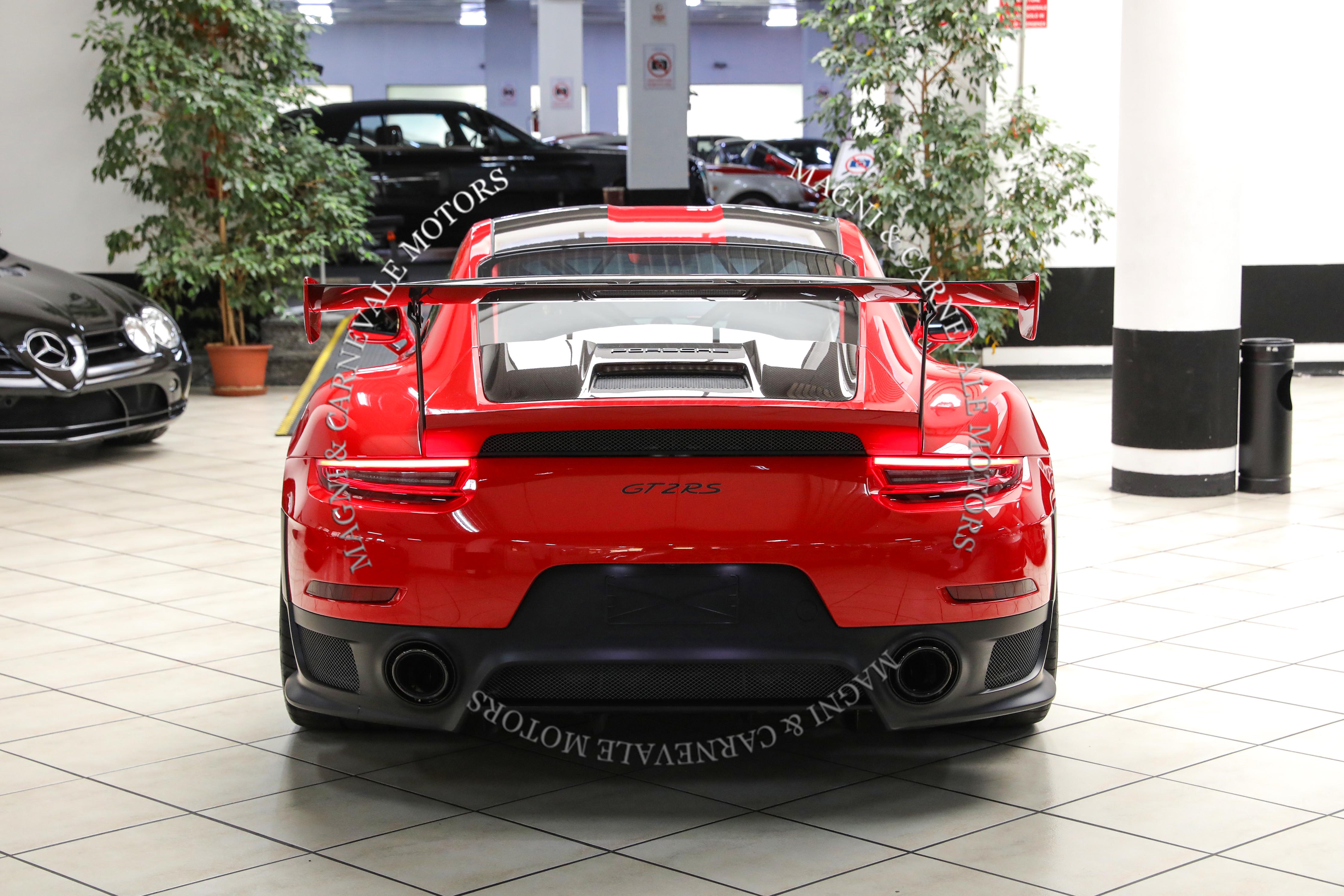 2018 Porsche 911 GT2 RS Weissach package offered by a specialist dealer in Milan, Italy, photo 11 of 20