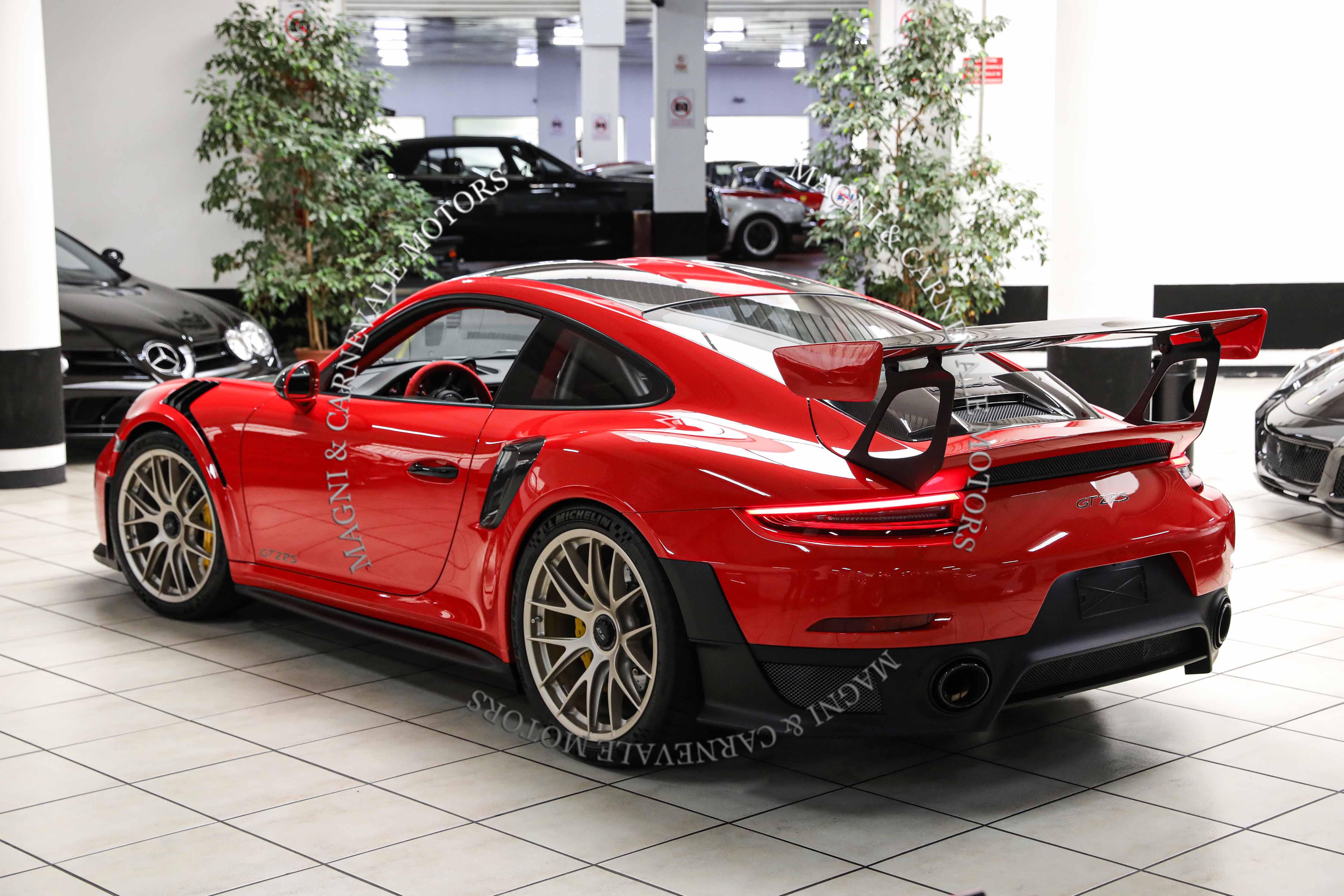 2018 Porsche 911 GT2 RS Weissach package offered by a specialist dealer in Milan, Italy, photo 13 of 20