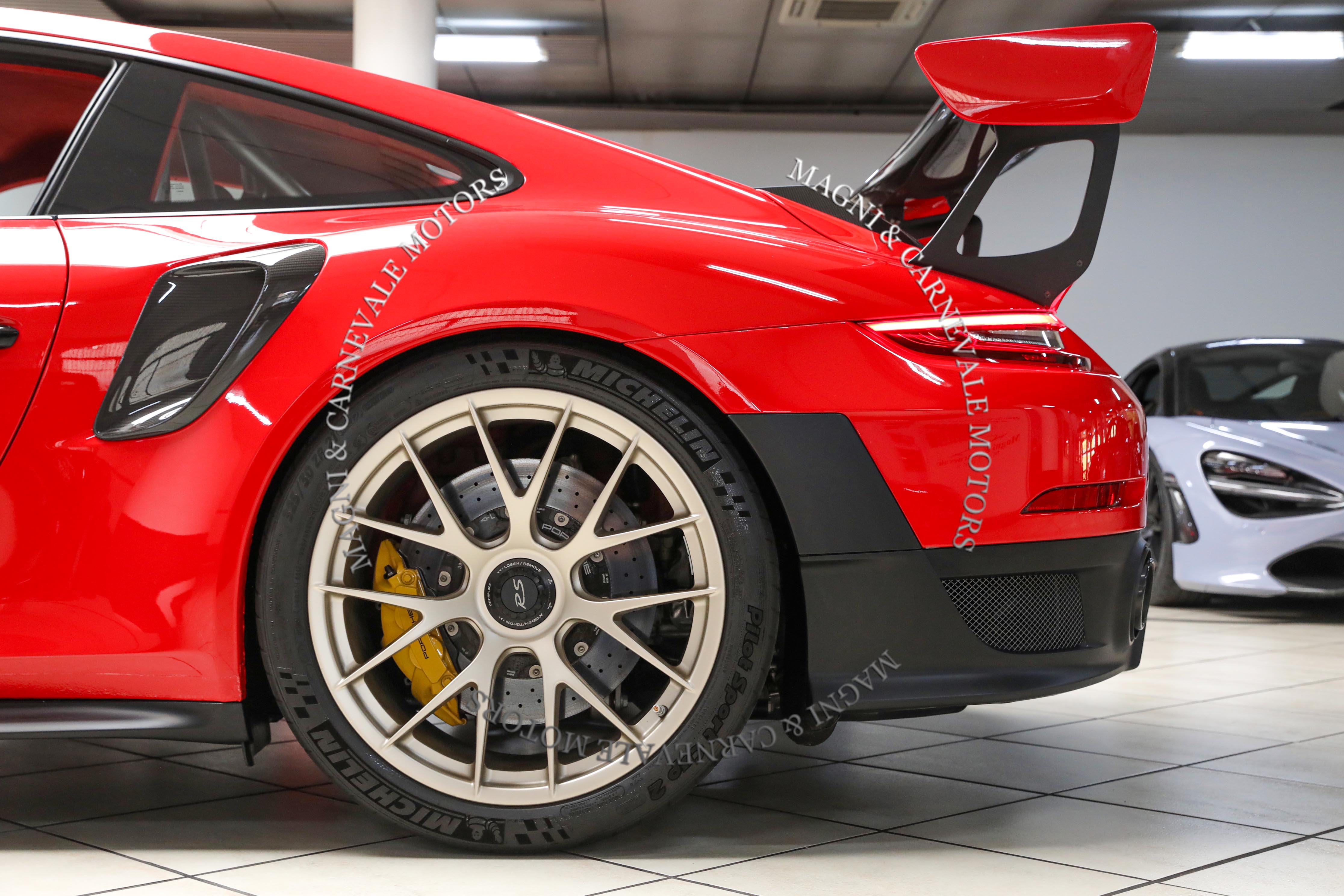 2018 Porsche 911 GT2 RS Weissach package offered by a specialist dealer in Milan, Italy, photo 14 of 20