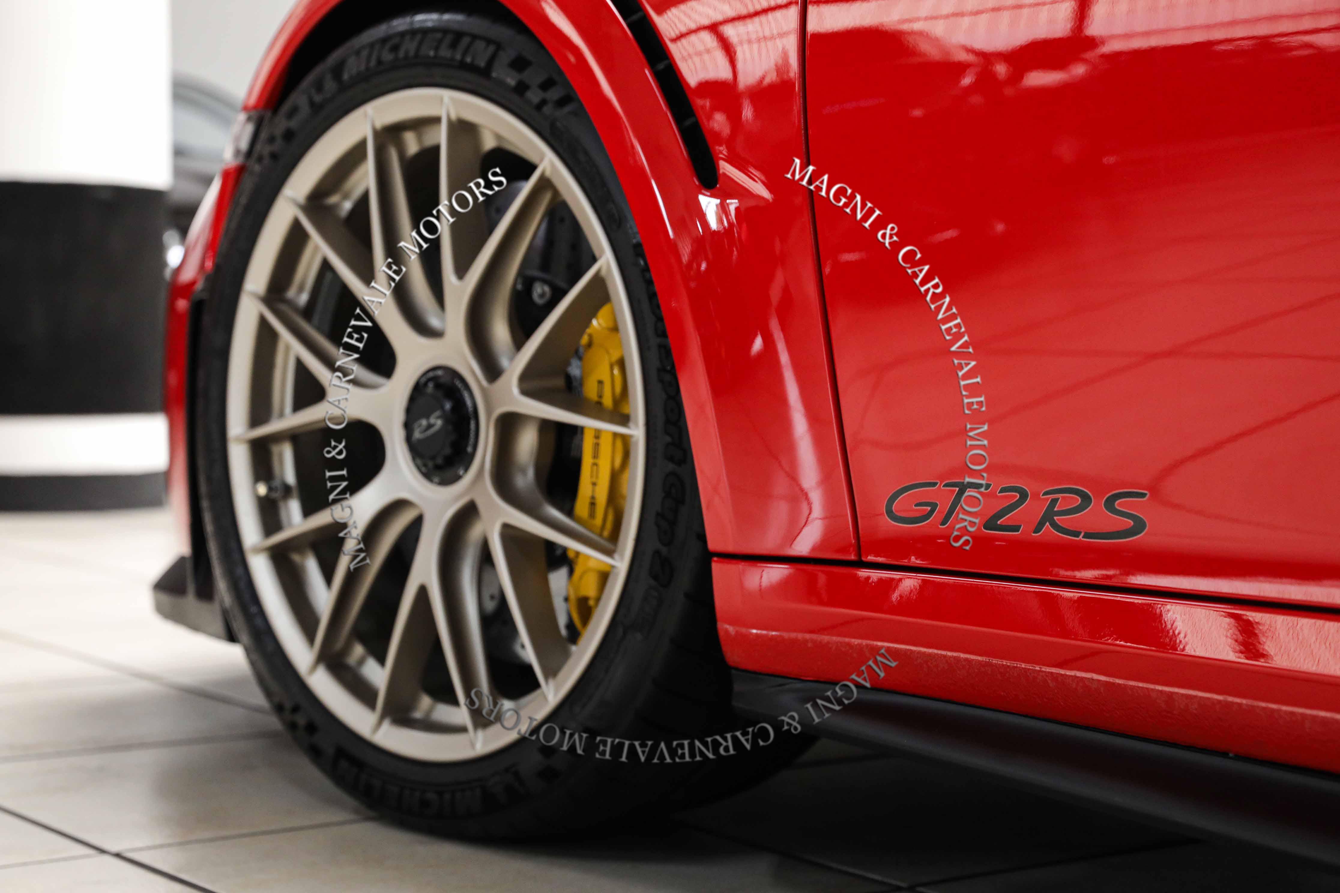 2018 Porsche 911 GT2 RS Weissach package offered by a specialist dealer in Milan, Italy, photo 17 of 20