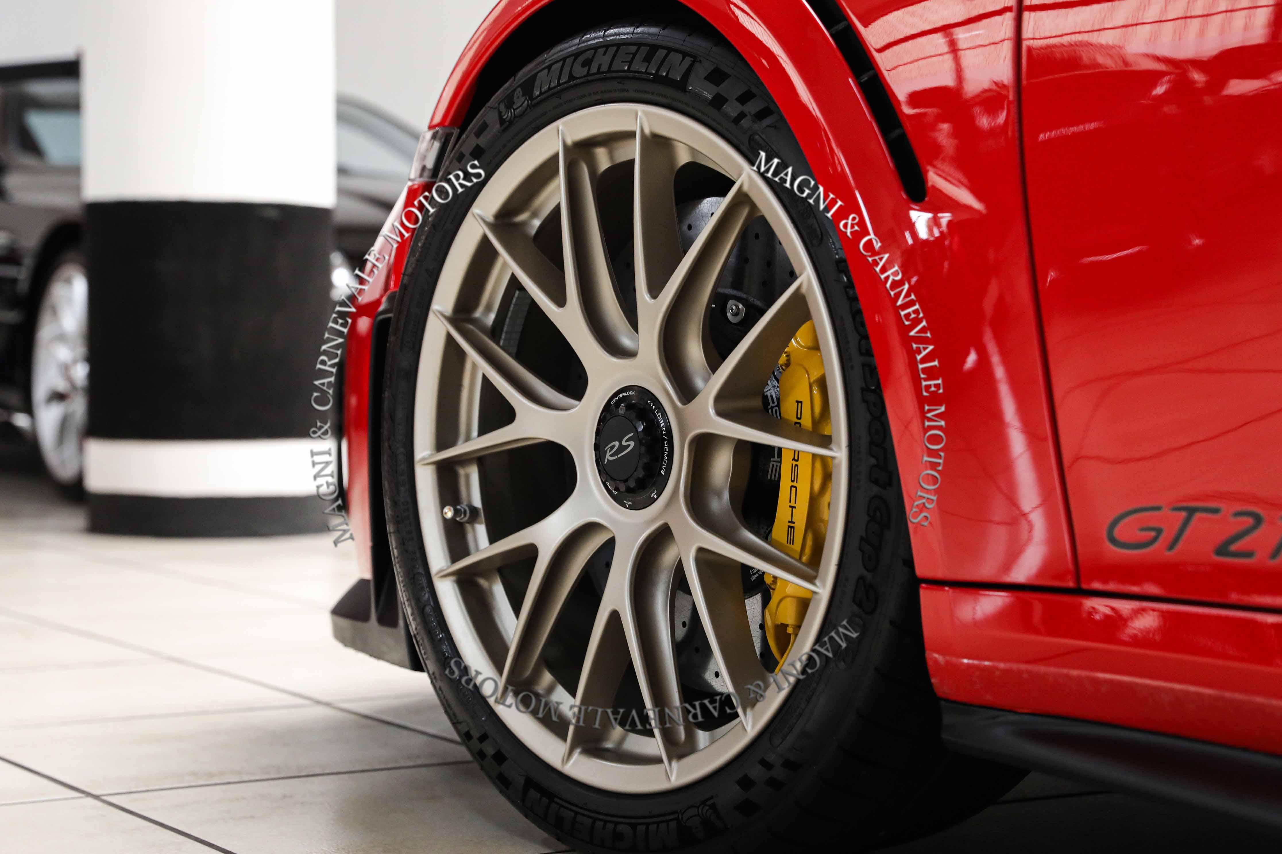 2018 Porsche 911 GT2 RS Weissach package offered by a specialist dealer in Milan, Italy, photo 18 of 20