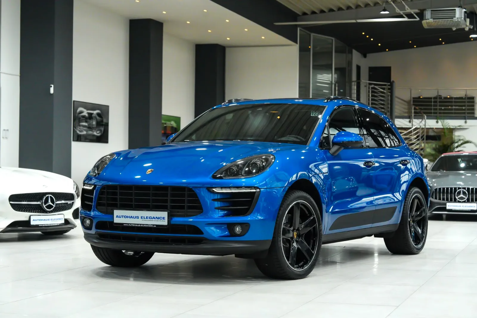 2018 Porsche Macan proposta da un concessionario specializzato a Colonia, Germania, foto principale