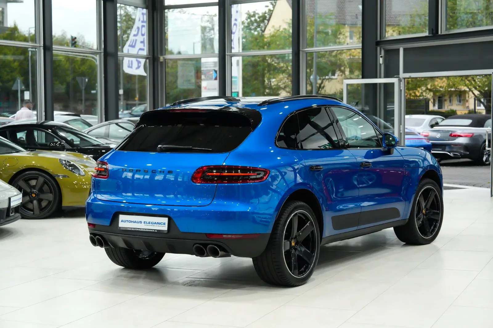 2018 Porsche Macan, 2/30