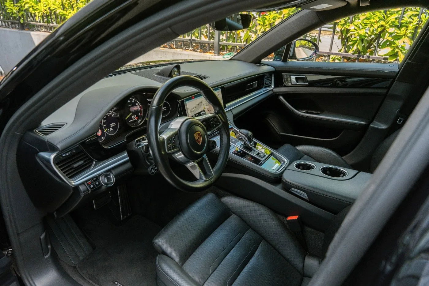 2018 Porsche Panamera 4 Sport Turismo, E-Hybrid offered by a supercar dealer in Gronau, Germany, photo 16 of 25