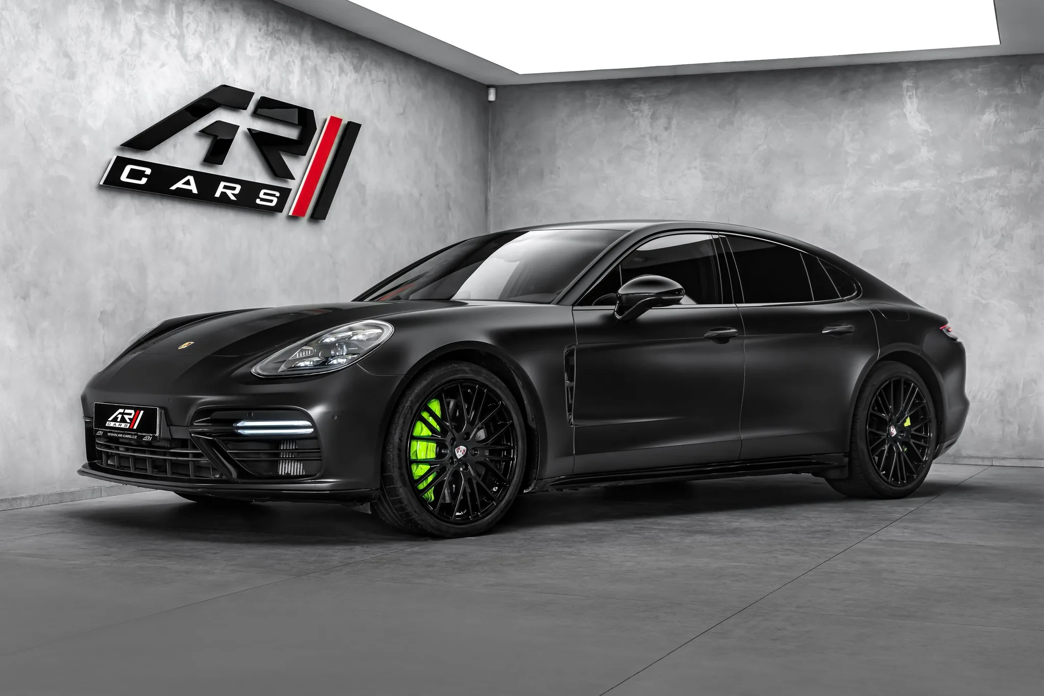 2018 Porsche Panamera Turbo S E-Hybrid angeboten von einem Fachhändler in Ostrava, Tschechien, Hauptfoto