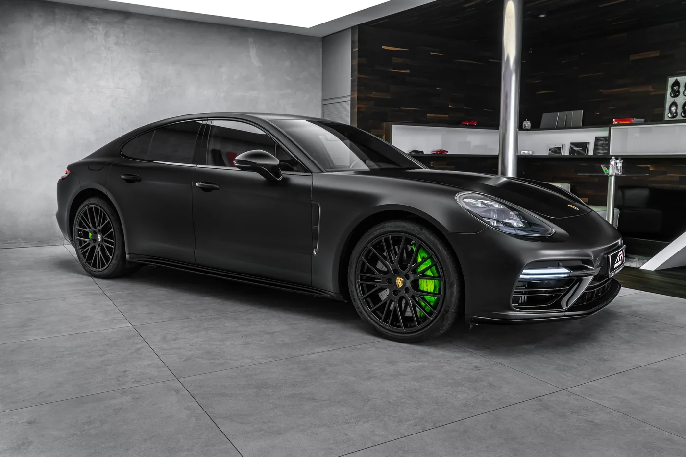 2018 Porsche Panamera Turbo S E-Hybrid offered by a specialist dealer in Ostrava, Czechia, photo 4 of 15