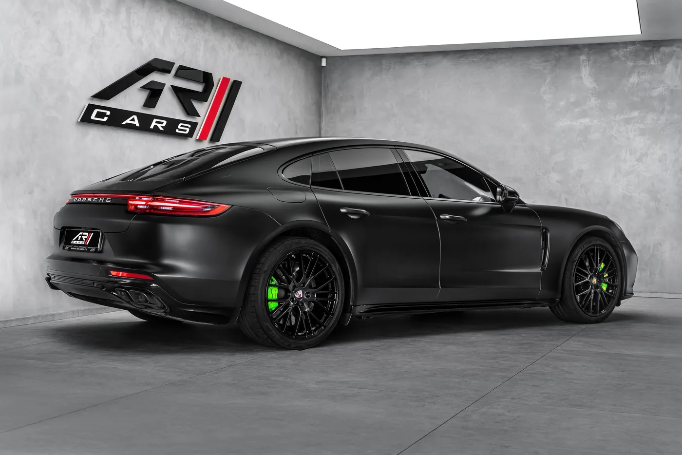2018 Porsche Panamera Turbo S E-Hybrid offered by a specialist dealer in Ostrava, Czechia, photo 5 of 15