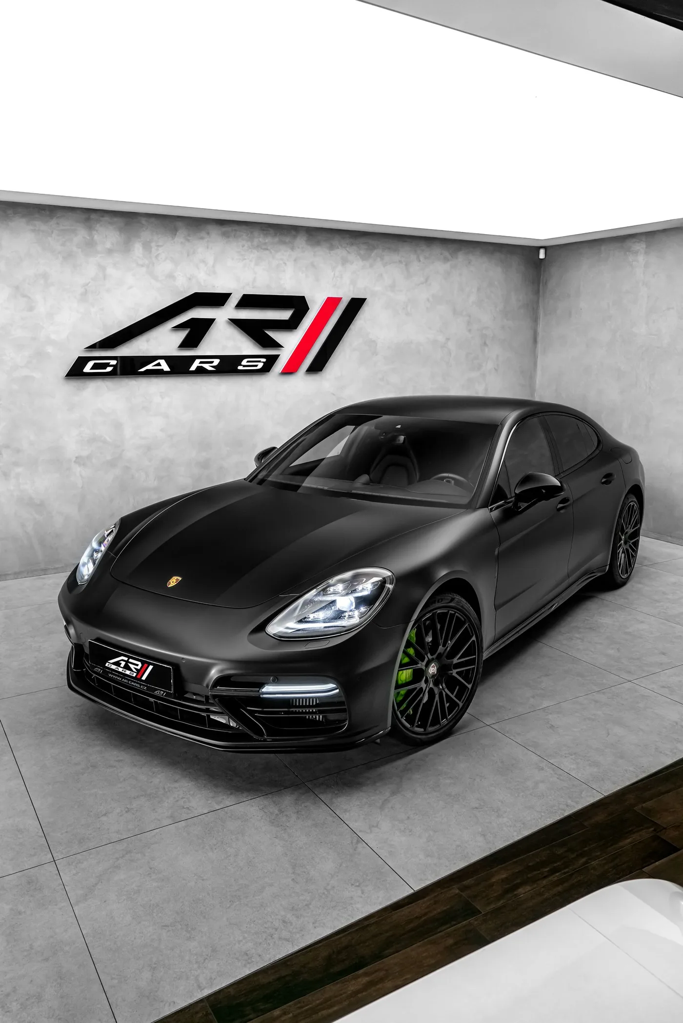 2018 Porsche Panamera Turbo S E-Hybrid offered by a specialist dealer in Ostrava, Czechia, photo 8 of 15