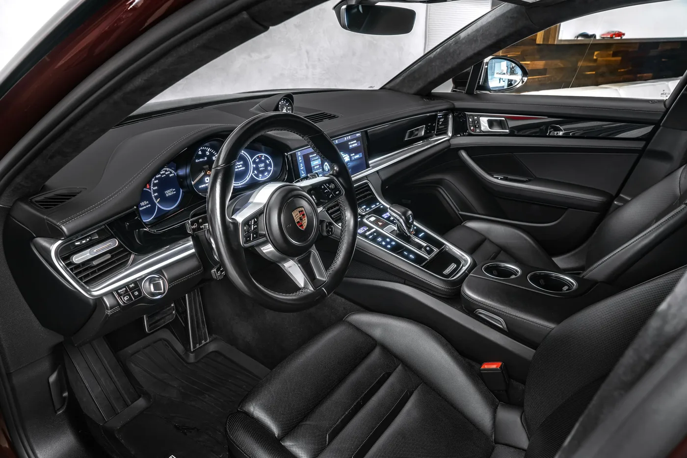 2018 Porsche Panamera Turbo S E-Hybrid offered by a specialist dealer in Ostrava, Czechia, photo 12 of 15