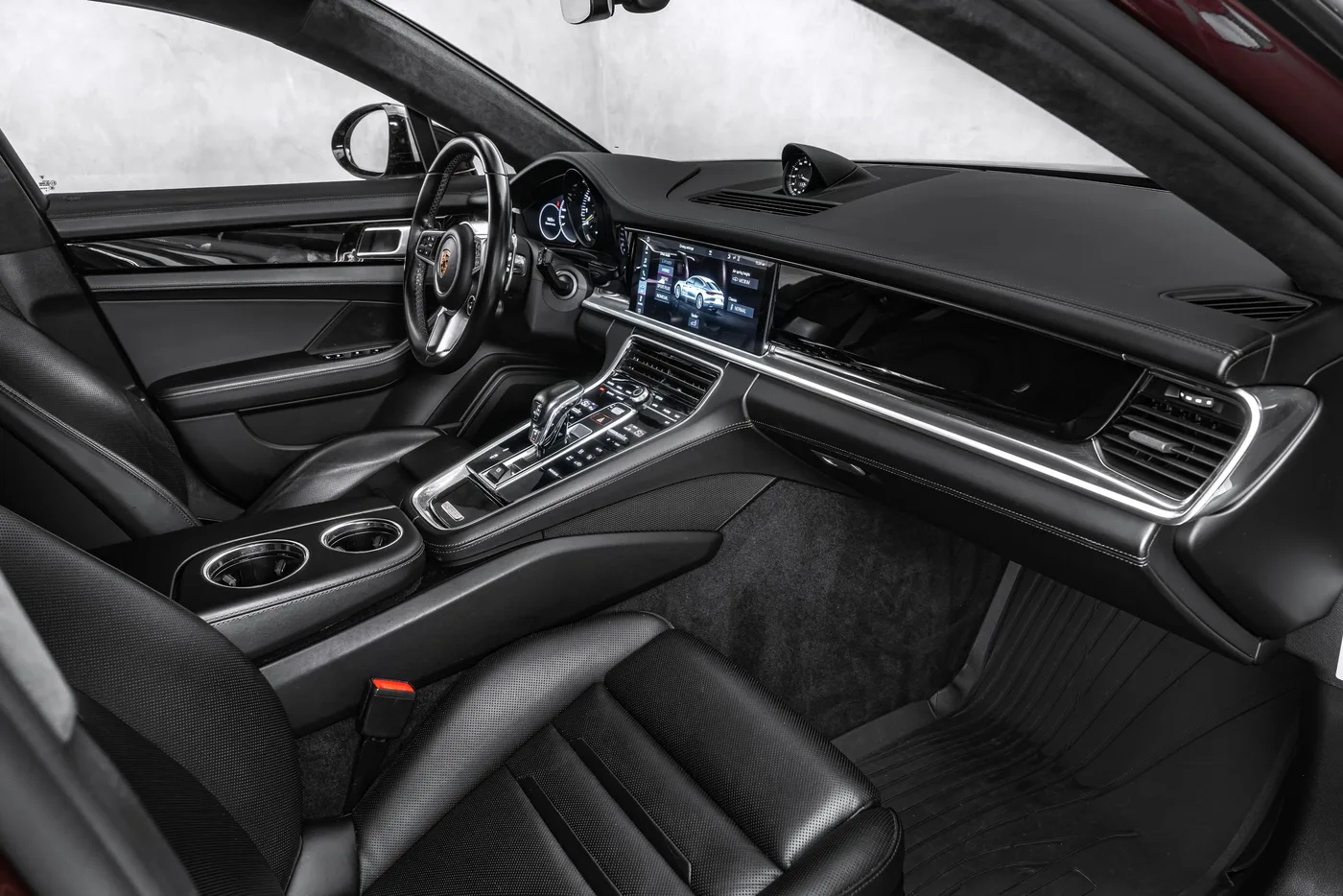 2018 Porsche Panamera Turbo S E-Hybrid offered by a specialist dealer in Ostrava, Czechia, photo 13 of 15