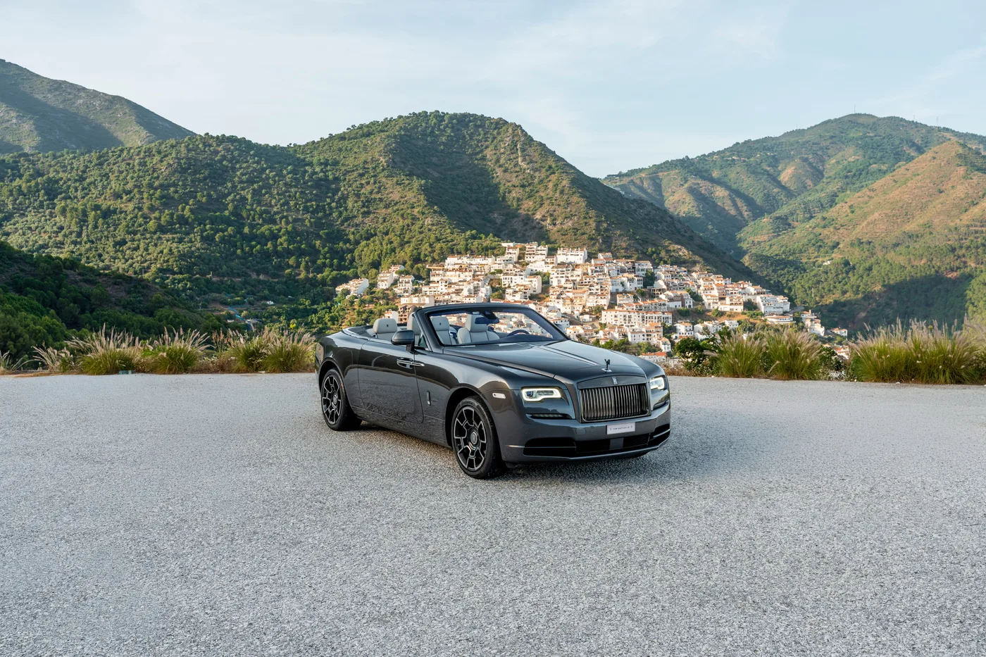2018 Rolls-Royce Dawn Black Badge offered by a specialist dealer in Hook Norton, United Kingdom, photo 2 of 15