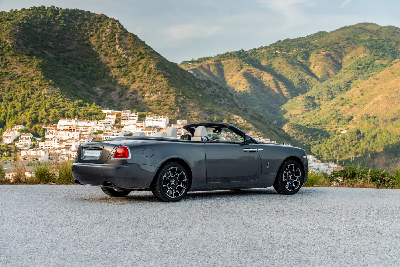 2018 Rolls-Royce Dawn Black Badge offered by a specialist dealer in Hook Norton, United Kingdom, photo 4 of 15