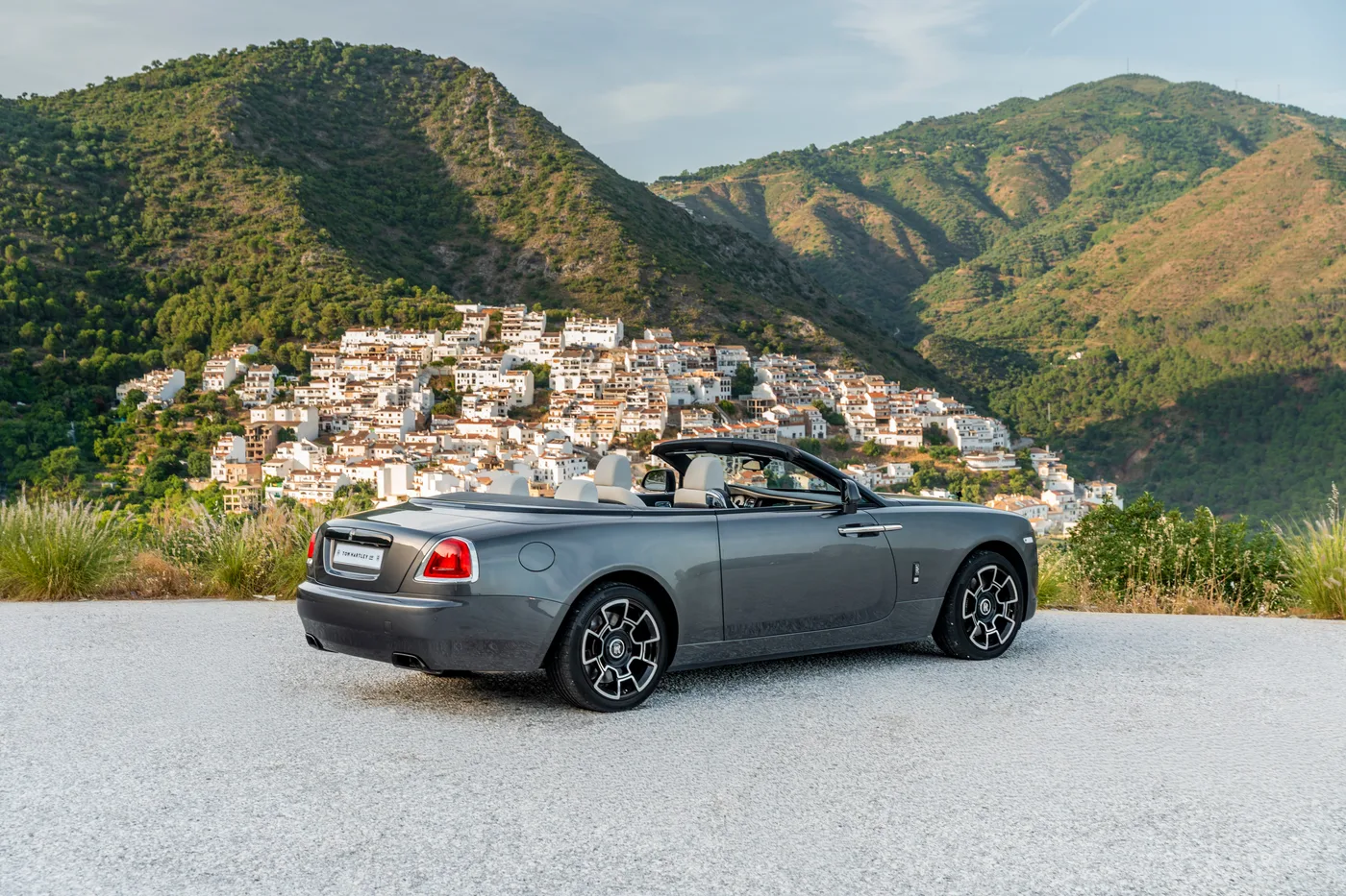 2018 Rolls-Royce Dawn Black Badge offered by a specialist dealer in Hook Norton, United Kingdom, photo 5 of 15