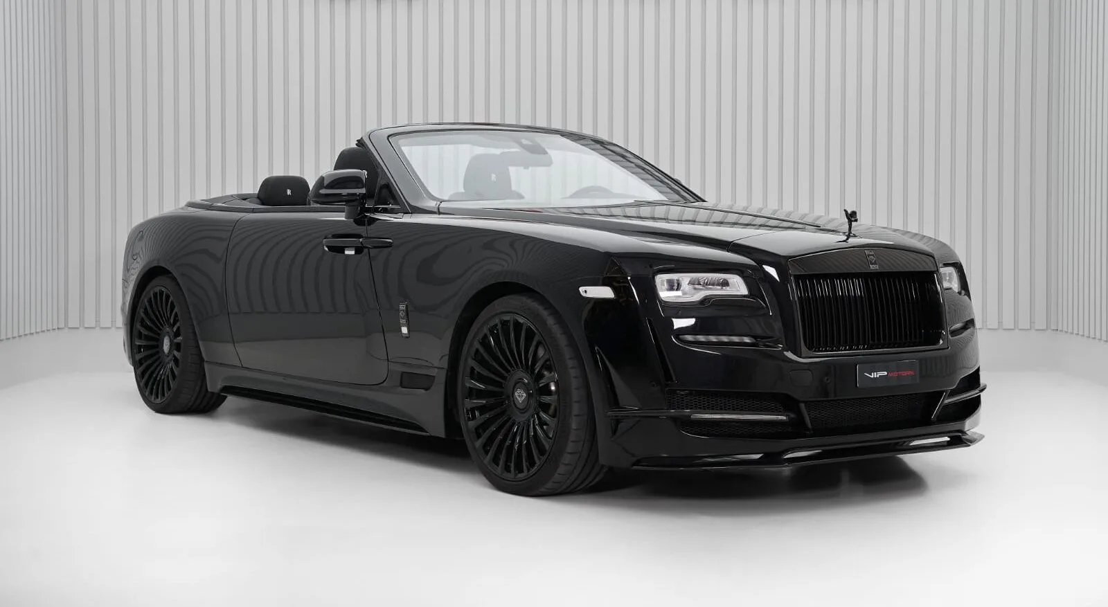 2018 Rolls-Royce Dawn proposée par un concessionnaire spécialisé à Dubai, Émirats arabes unis, photo principale
