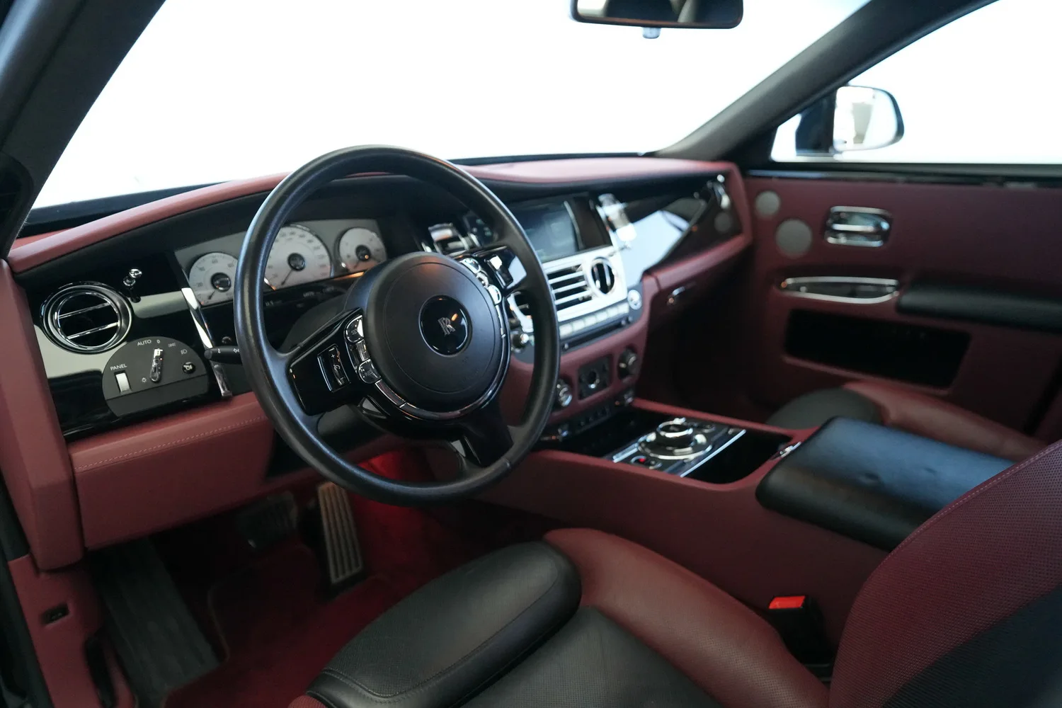 2018 Rolls-Royce Ghost, 2/17
