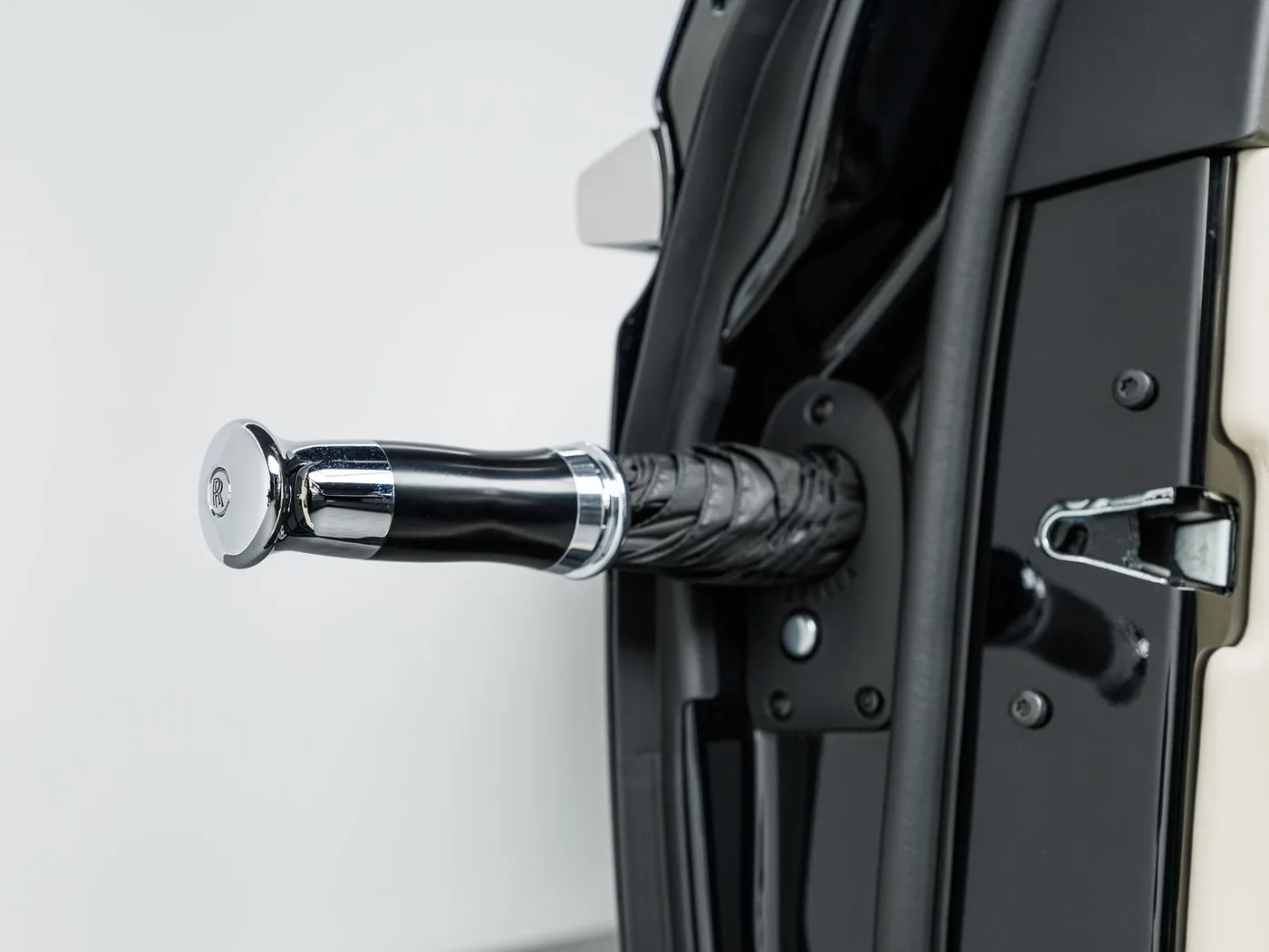 2018 Rolls-Royce Phantom offered by a specialist dealer in Böblingen, Germany, photo 9 of 15