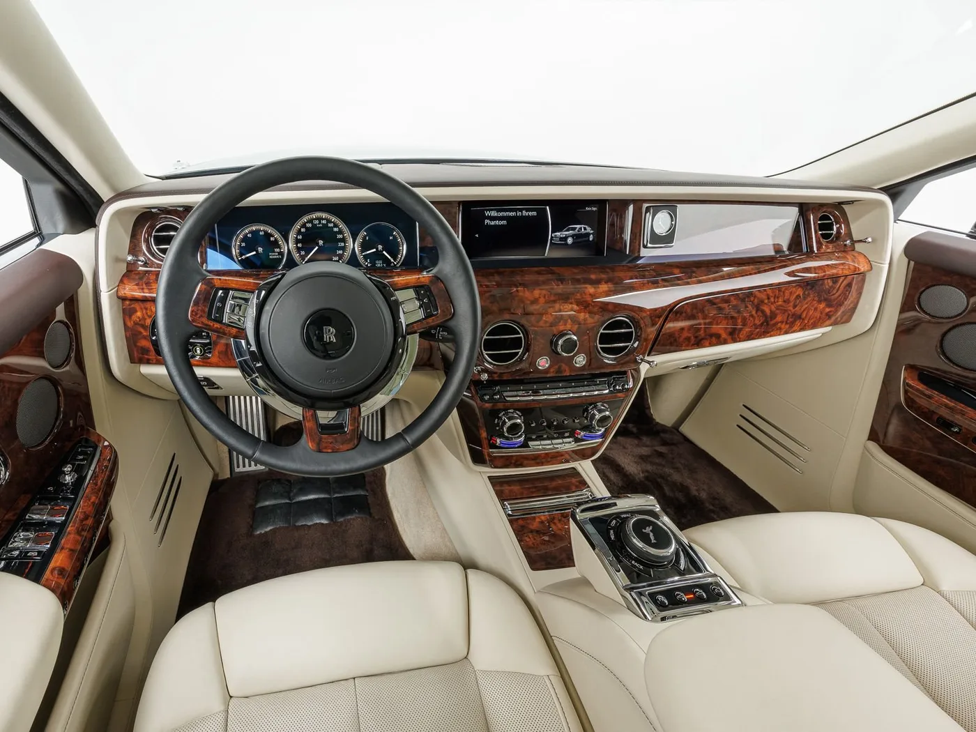 2018 Rolls-Royce Phantom offered by a specialist dealer in Böblingen, Germany, photo 13 of 15