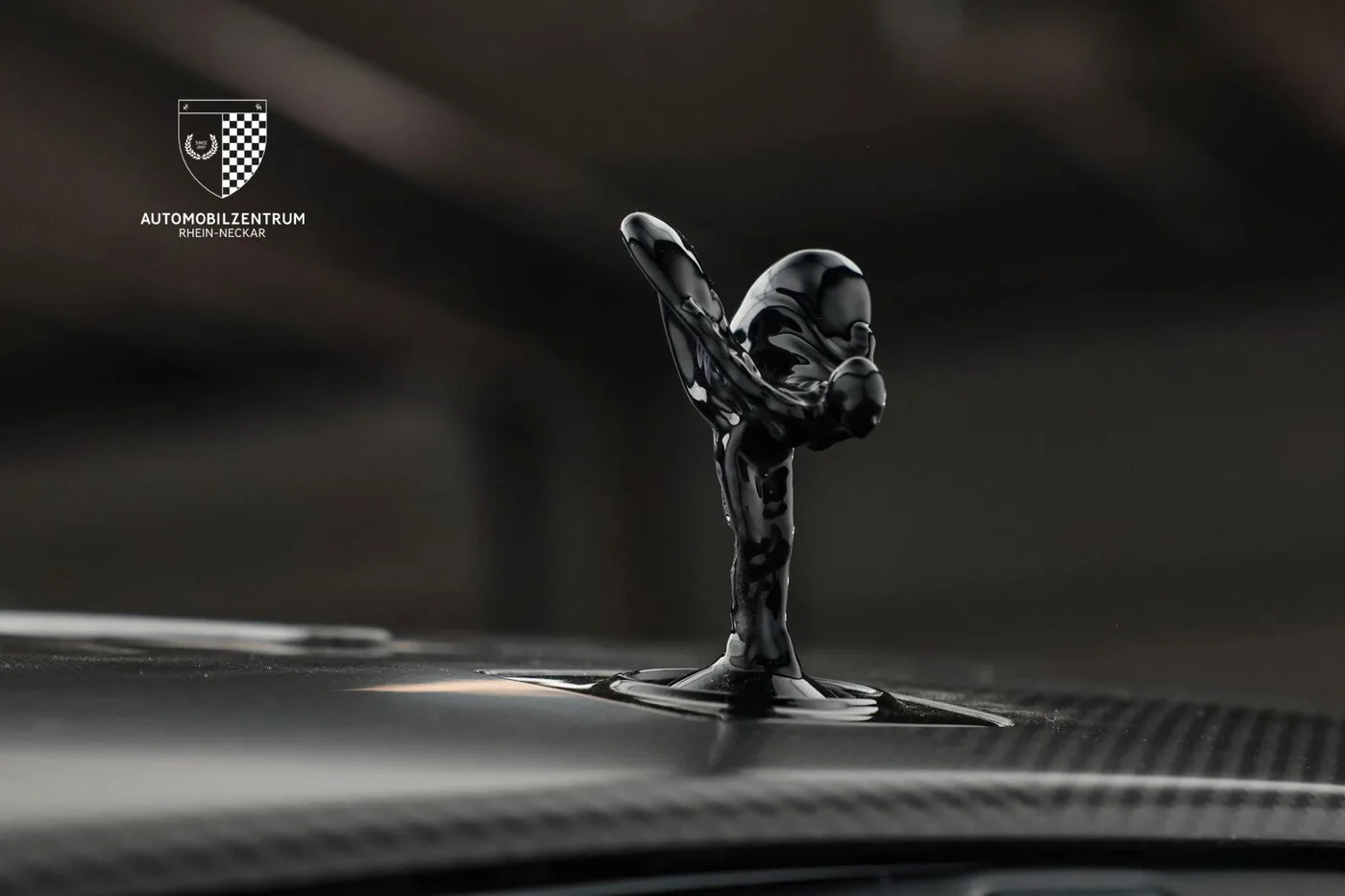 2018 Rolls-Royce Wraith Black Badge offered by a supercar dealer in Viernheim, Germany, photo 4 of 25