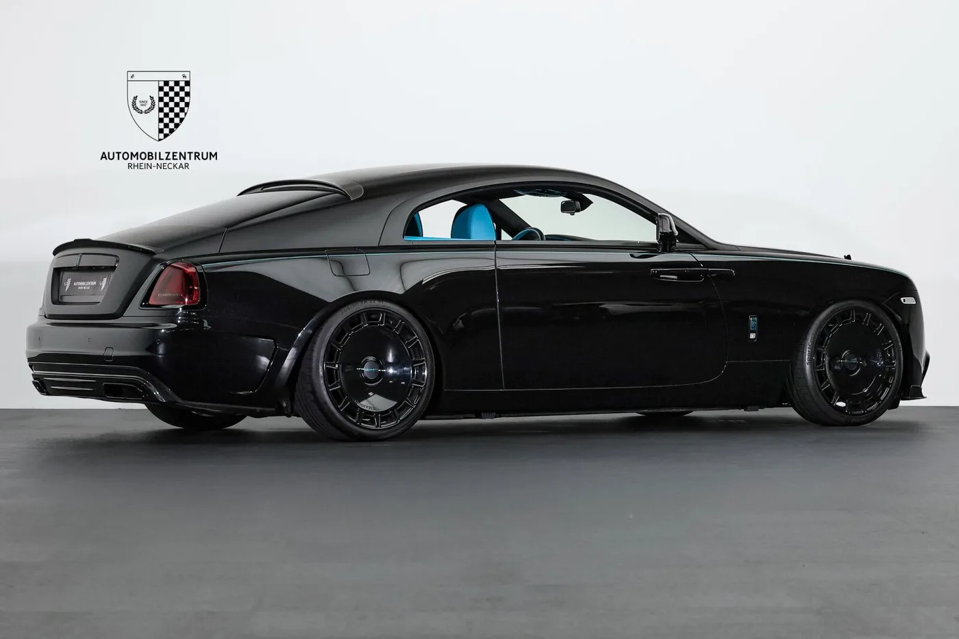 2018 Rolls-Royce Wraith Black Badge offered by a supercar dealer in Viernheim, Germany, photo 9 of 25