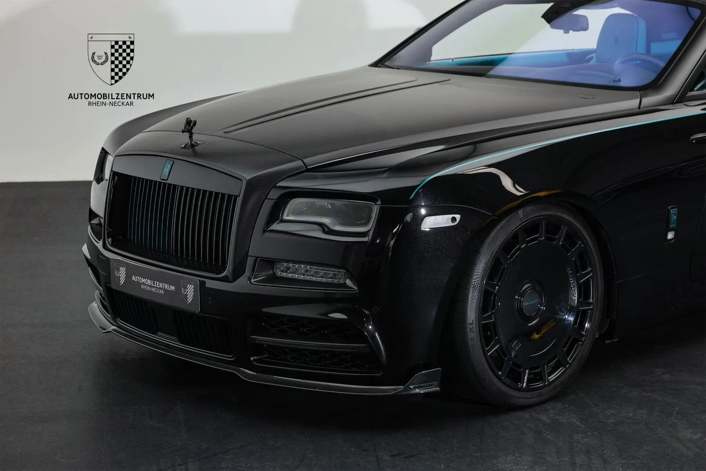2018 Rolls-Royce Wraith Black Badge offered by a supercar dealer in Viernheim, Germany, photo 12 of 25