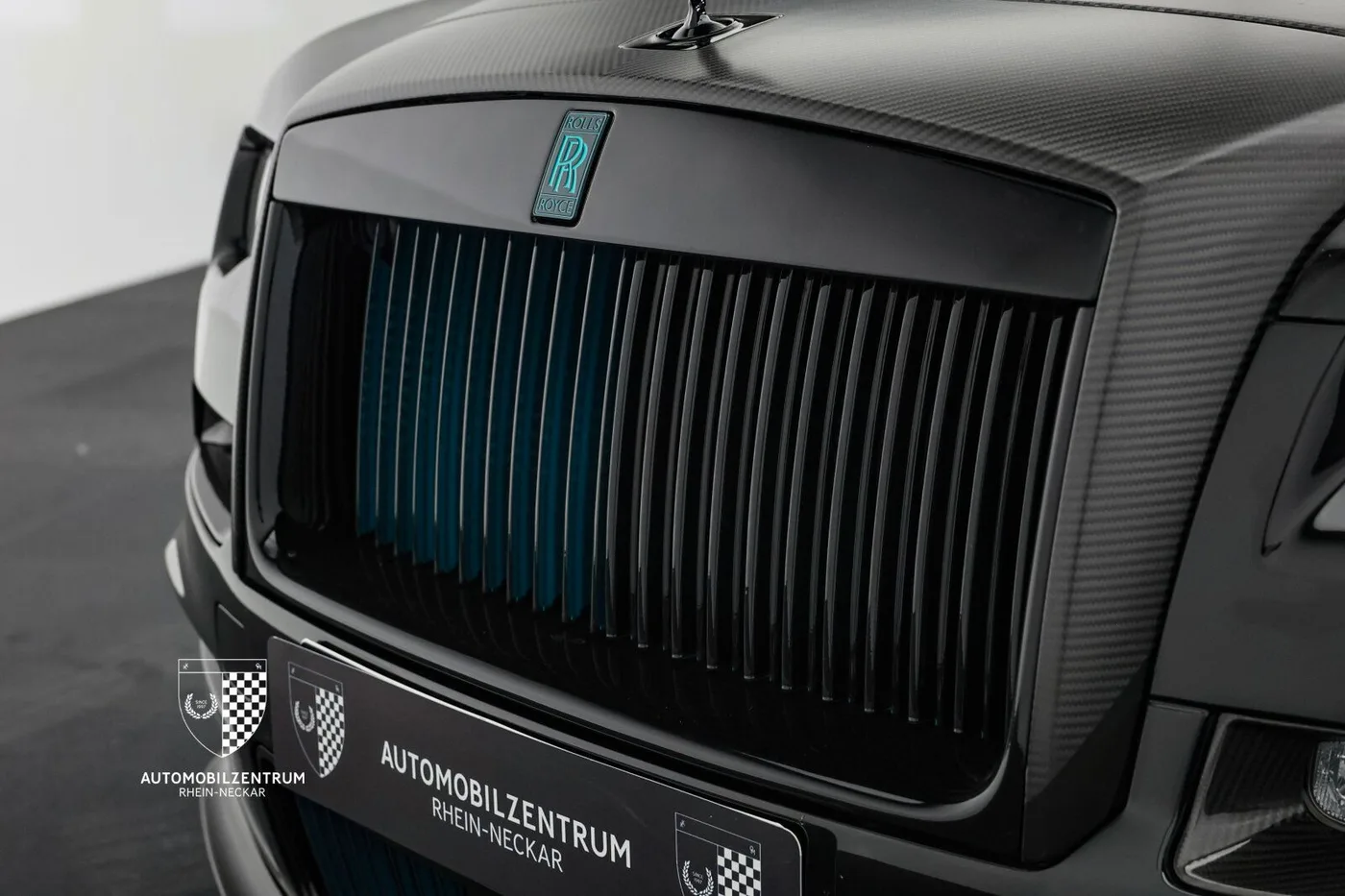 2018 Rolls-Royce Wraith Black Badge offered by a supercar dealer in Viernheim, Germany, photo 16 of 25
