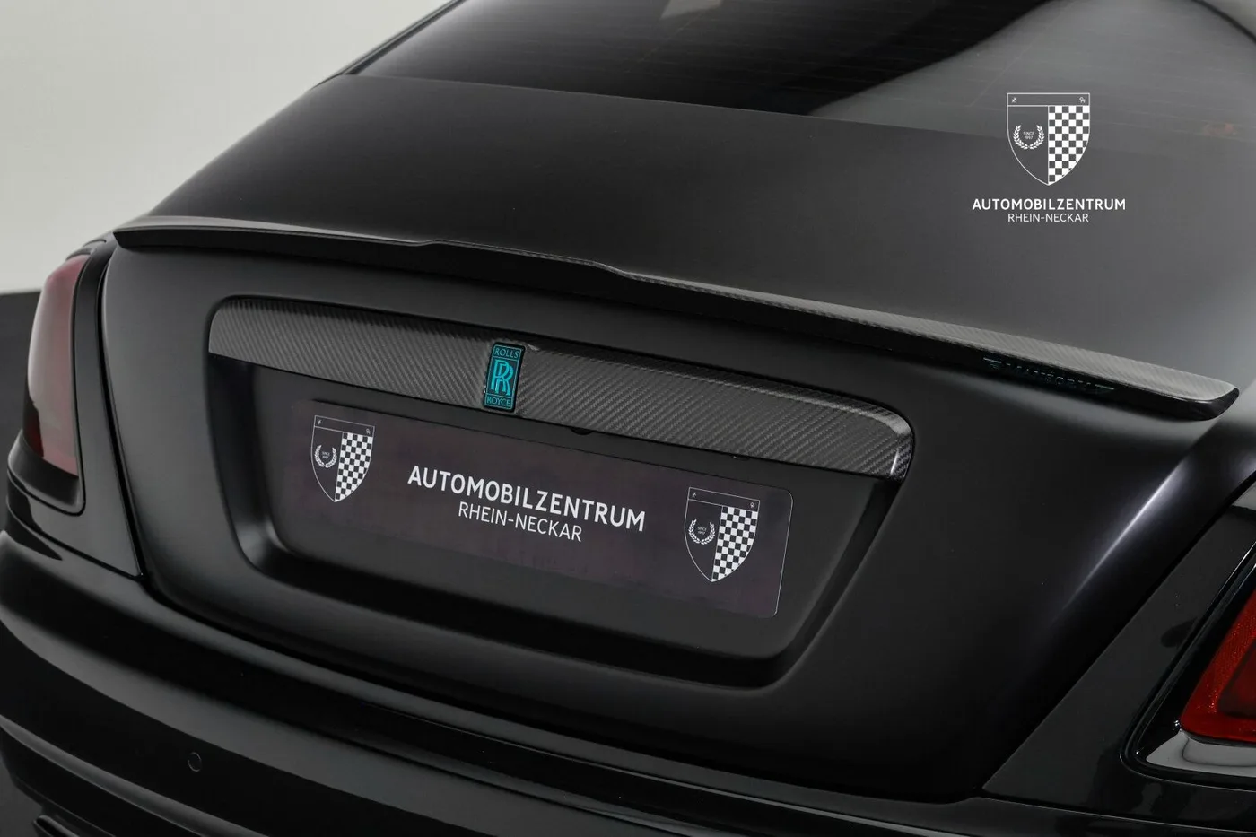 2018 Rolls-Royce Wraith Black Badge offered by a supercar dealer in Viernheim, Germany, photo 19 of 25