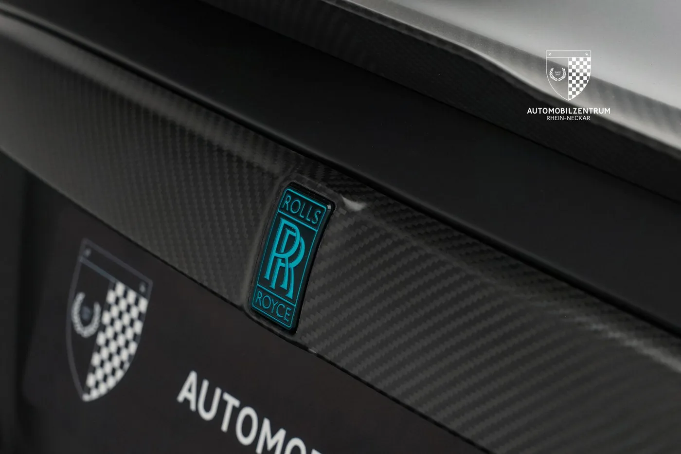 2018 Rolls-Royce Wraith Black Badge offered by a supercar dealer in Viernheim, Germany, photo 20 of 25