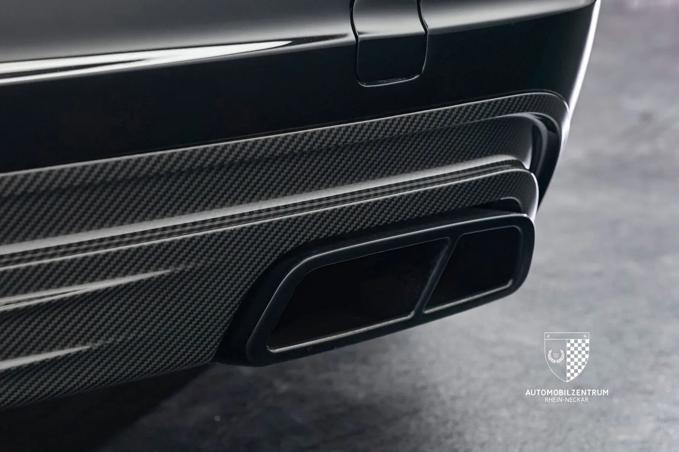 2018 Rolls-Royce Wraith Black Badge offered by a supercar dealer in Viernheim, Germany, photo 22 of 25