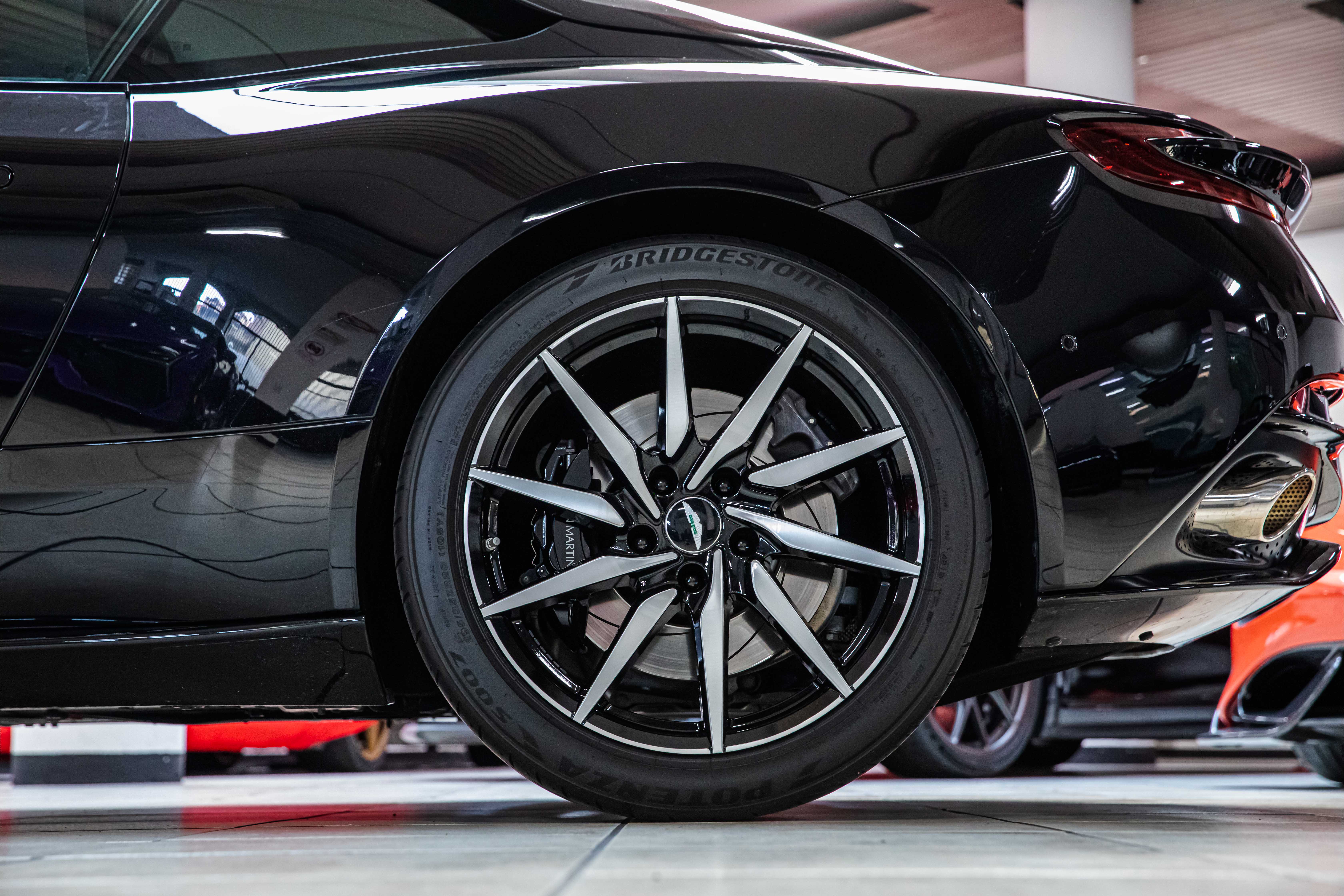2019 Aston Martin DB11 offered by a specialist dealer in Milan, Italy, photo 13 of 20