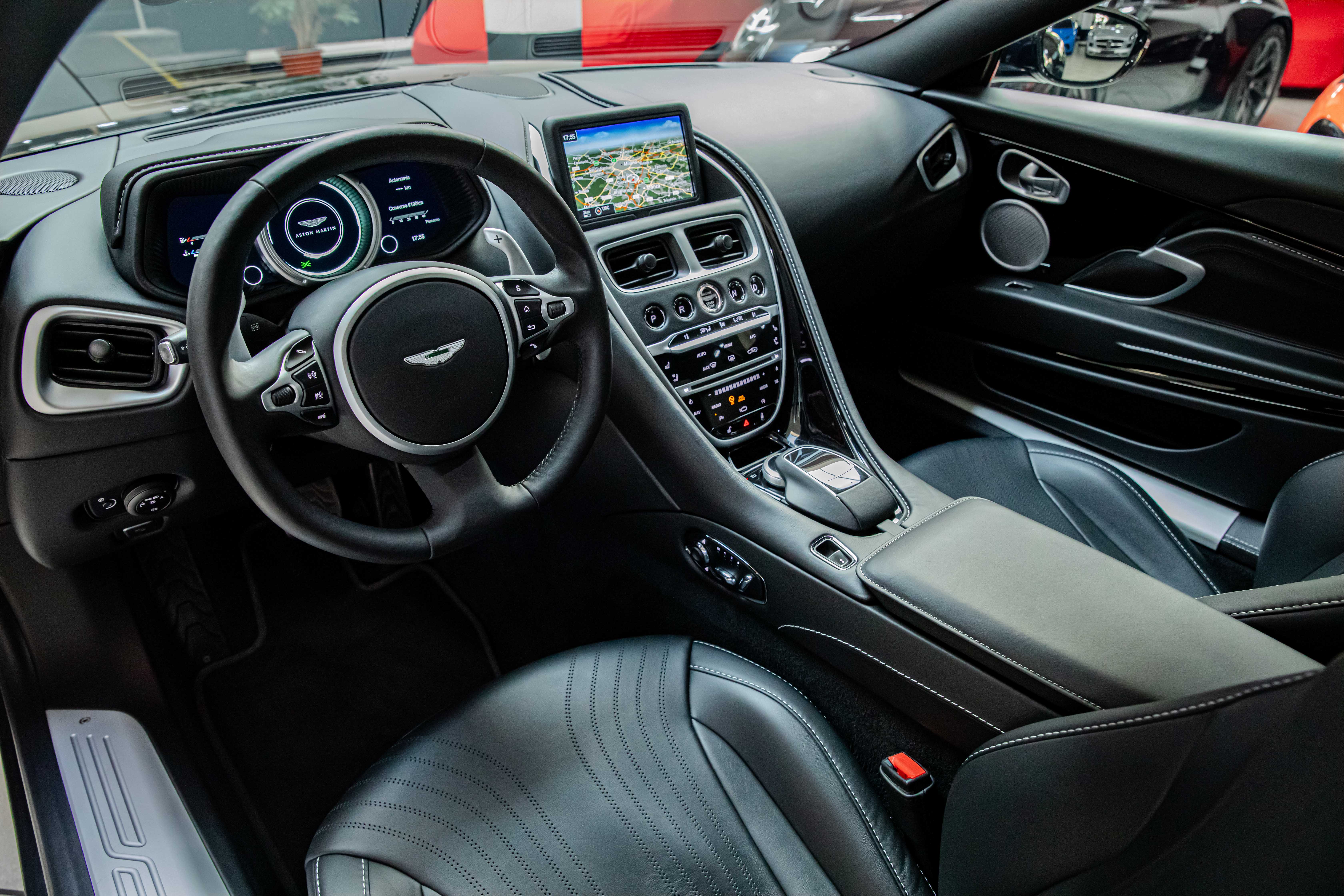 2019 Aston Martin DB11 offered by a specialist dealer in Milan, Italy, photo 15 of 20