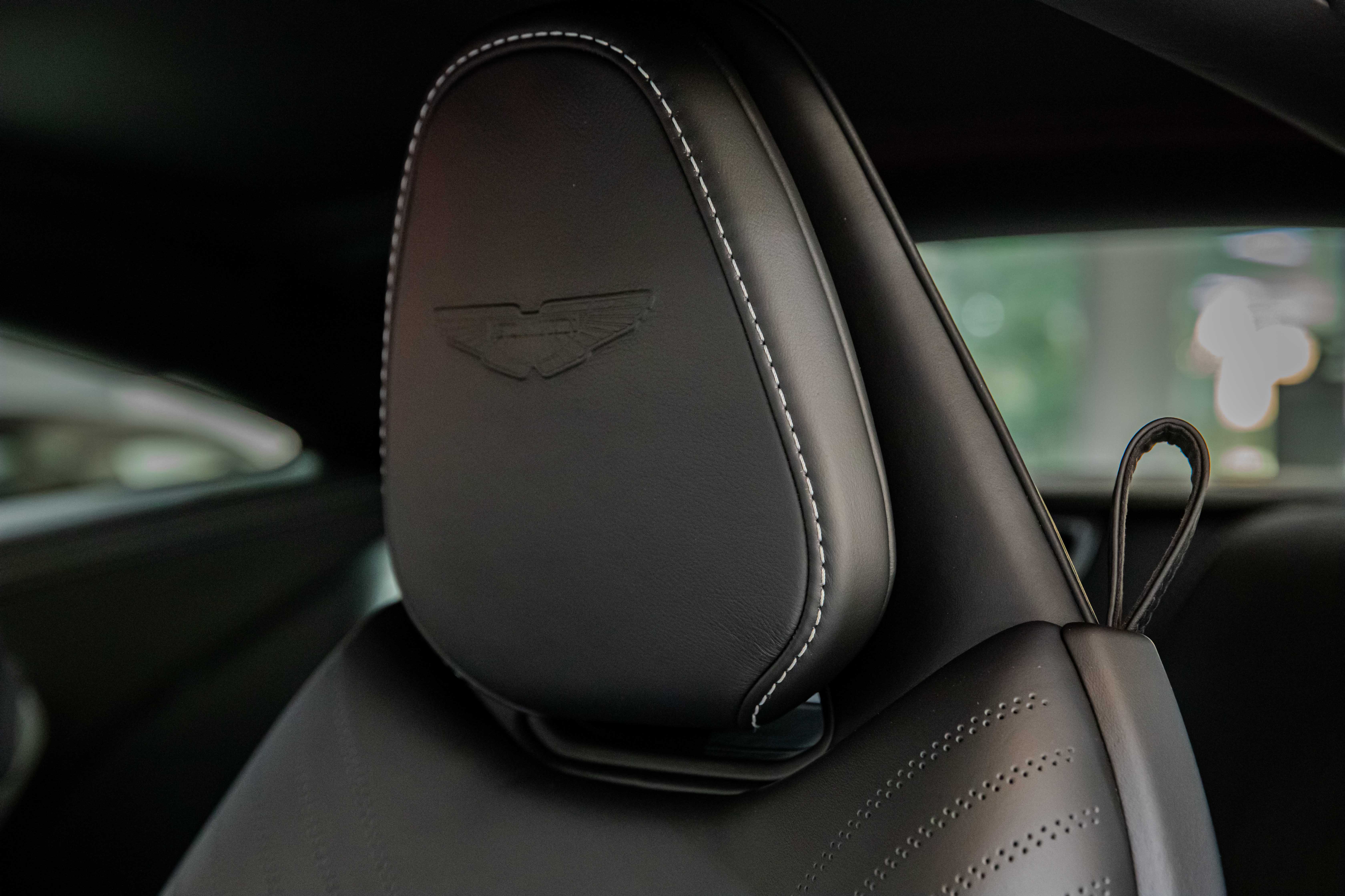 2019 Aston Martin DB11 offered by a specialist dealer in Milan, Italy, photo 19 of 20