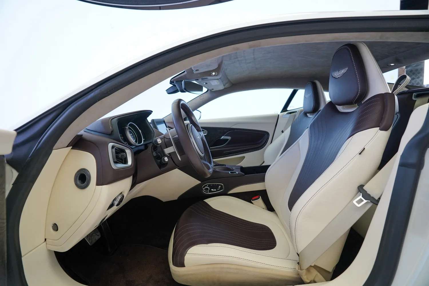 2019 Aston Martin DB11 V12, 12/18